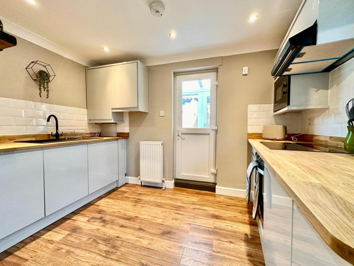 De Burgh Ground Floor With Free Parking York