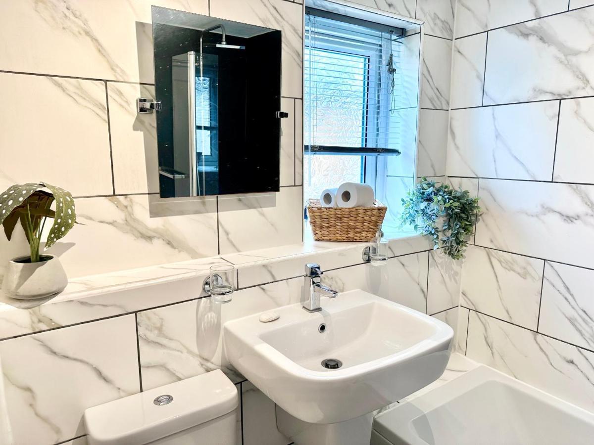 De Burgh Ground Floor With Free Parking Apartment