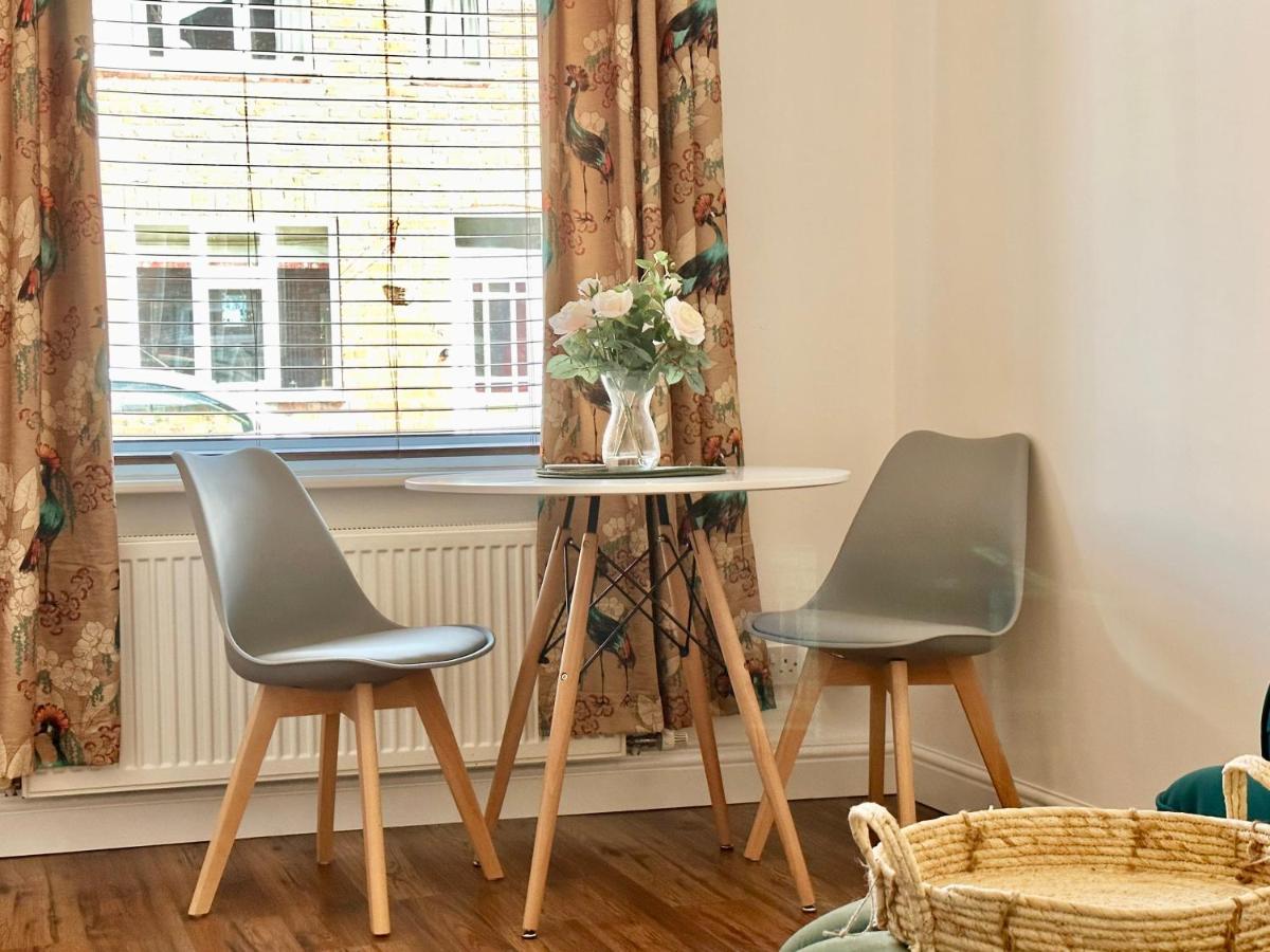 Apartment De Burgh Ground Floor With Free Parking *