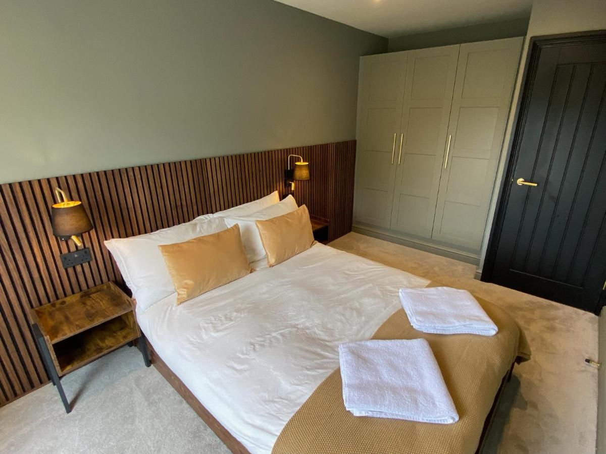 Luxury 2 Bedroom W/ Free Parking Apartment York