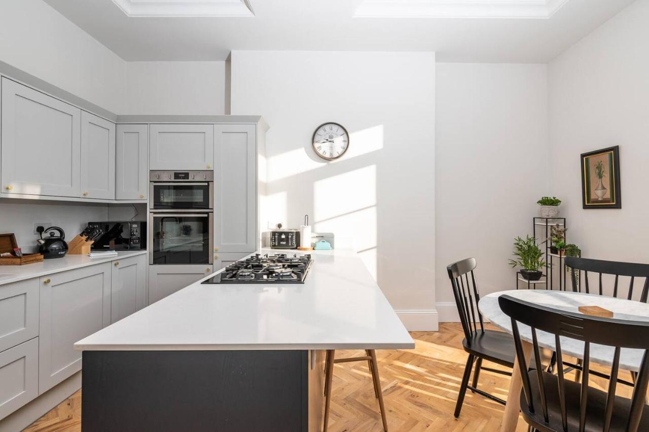 Pass The Keys Luxurious Duplex With Parking