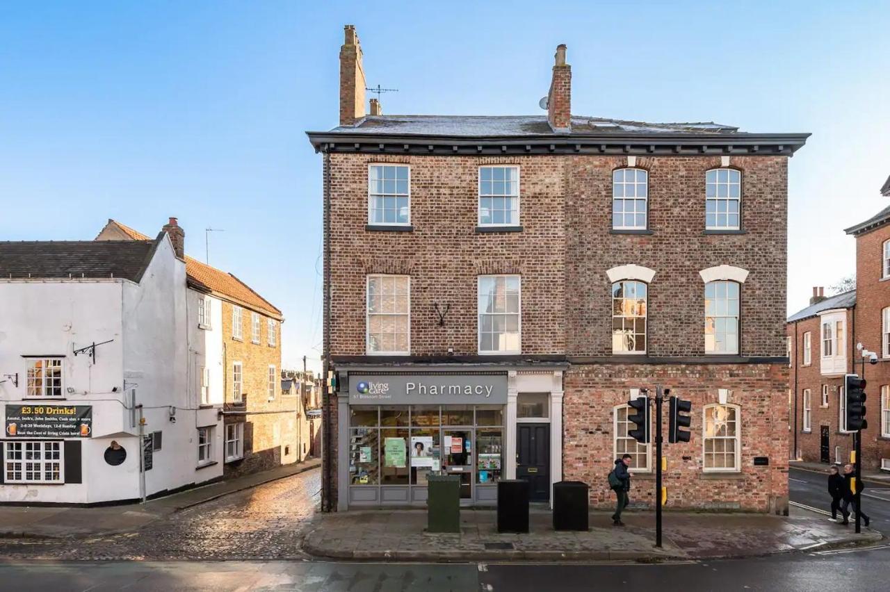 Pass The Keys Luxurious Duplex With Parking Apartment York