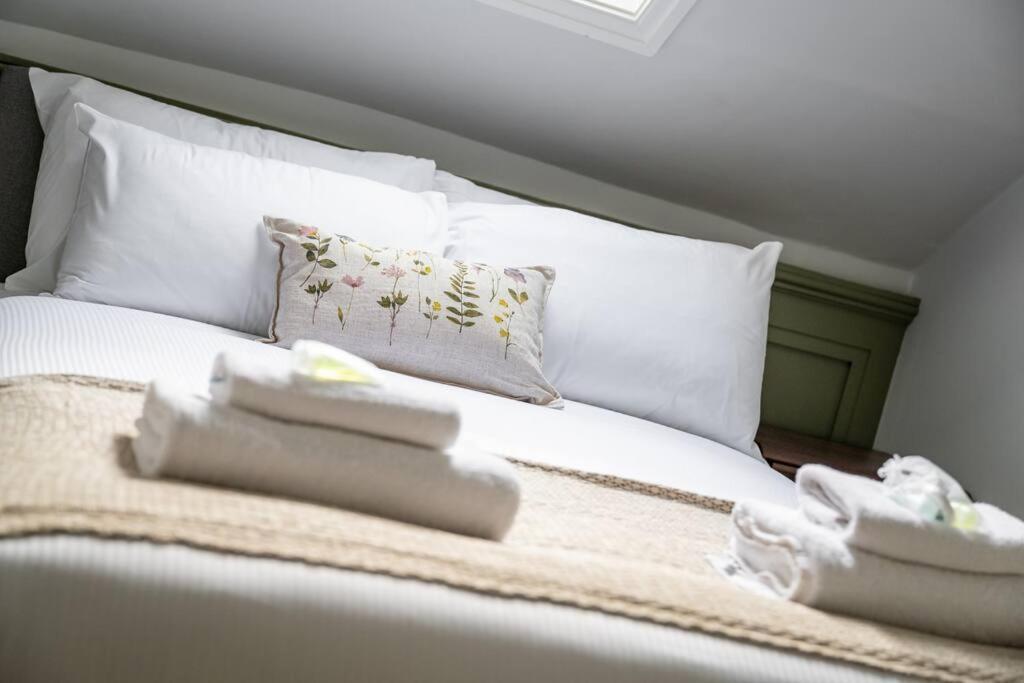 Aldwark Attic Is 4 Min To The Shambles With Free Wifi *