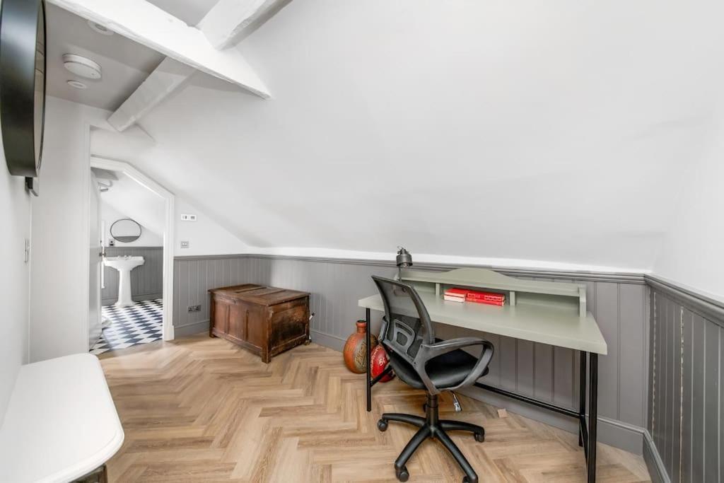 Aldwark Attic Is 4 Min To The Shambles With Free Wifi