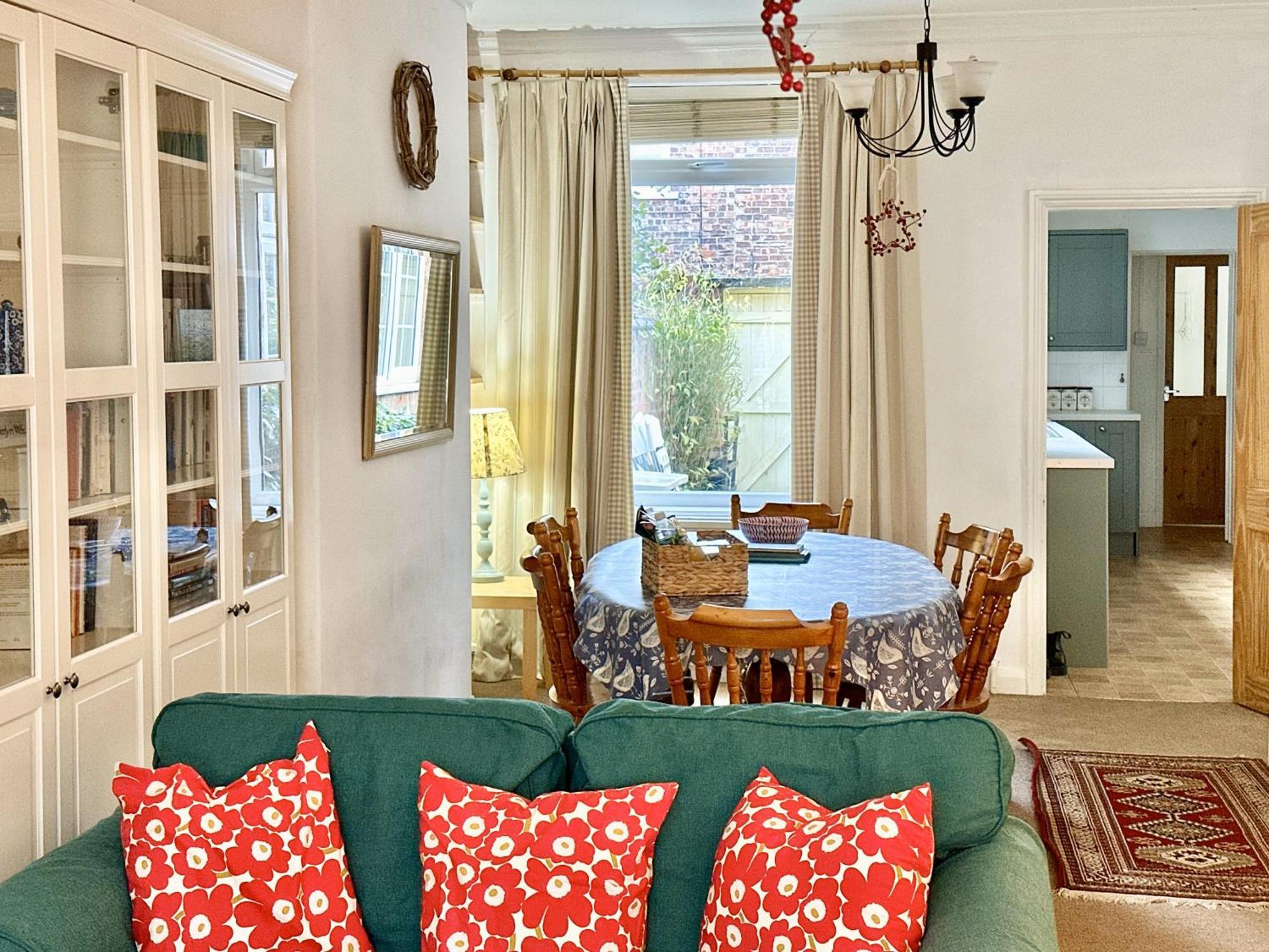 Holiday home Nunmill Nest By Bishy Road With Free Parking *