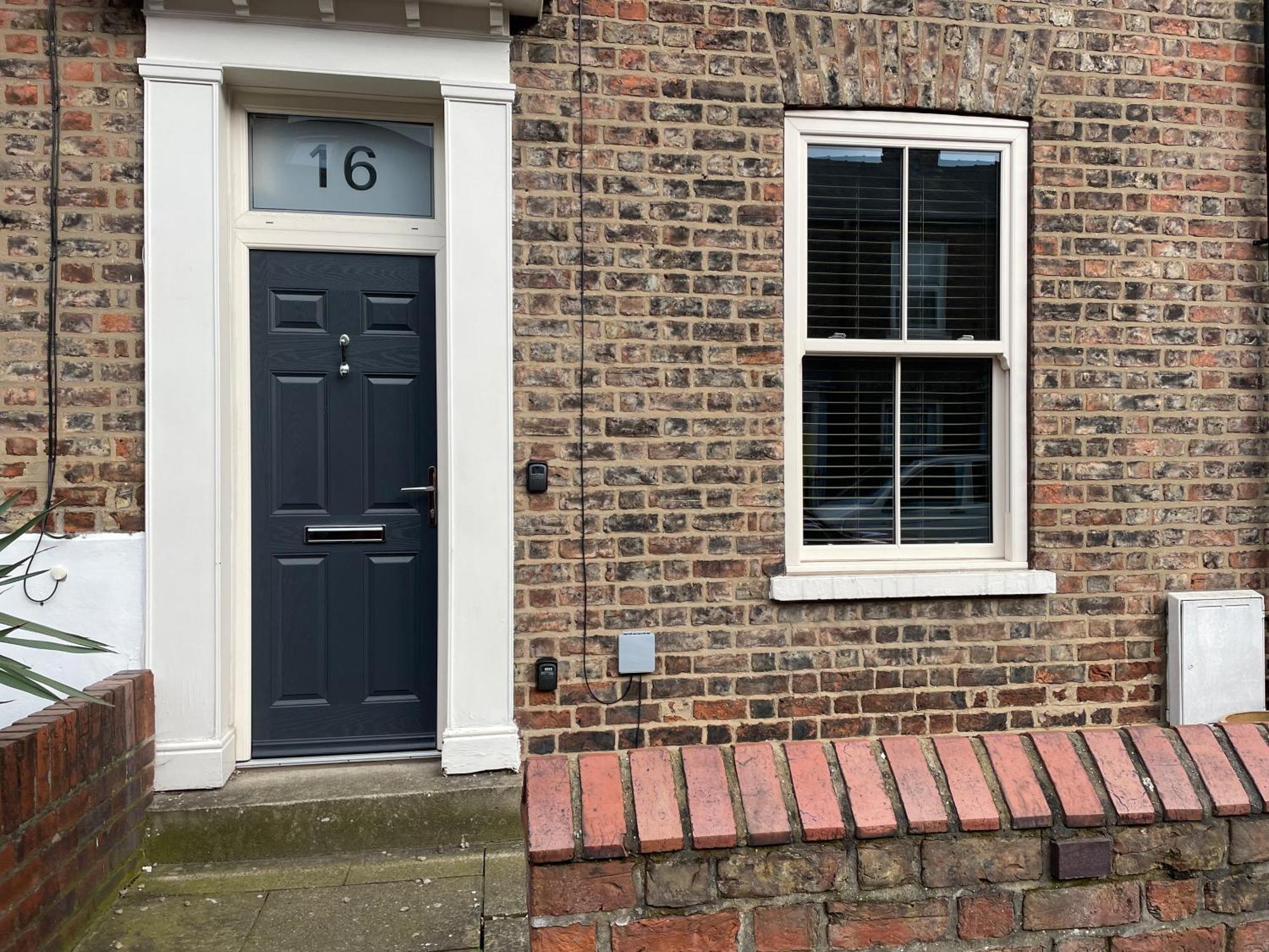 The Vines - Stunning Period With Free Parking Apartment *