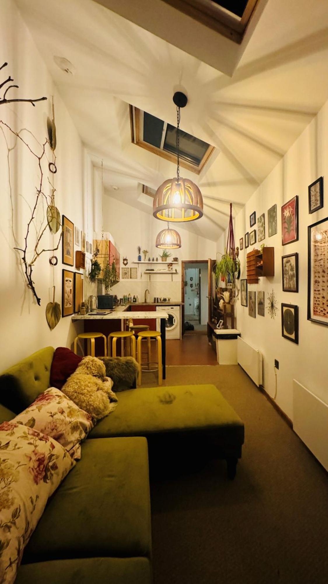 Apartment Quirky 10 Min Walk To With Free Parking *
