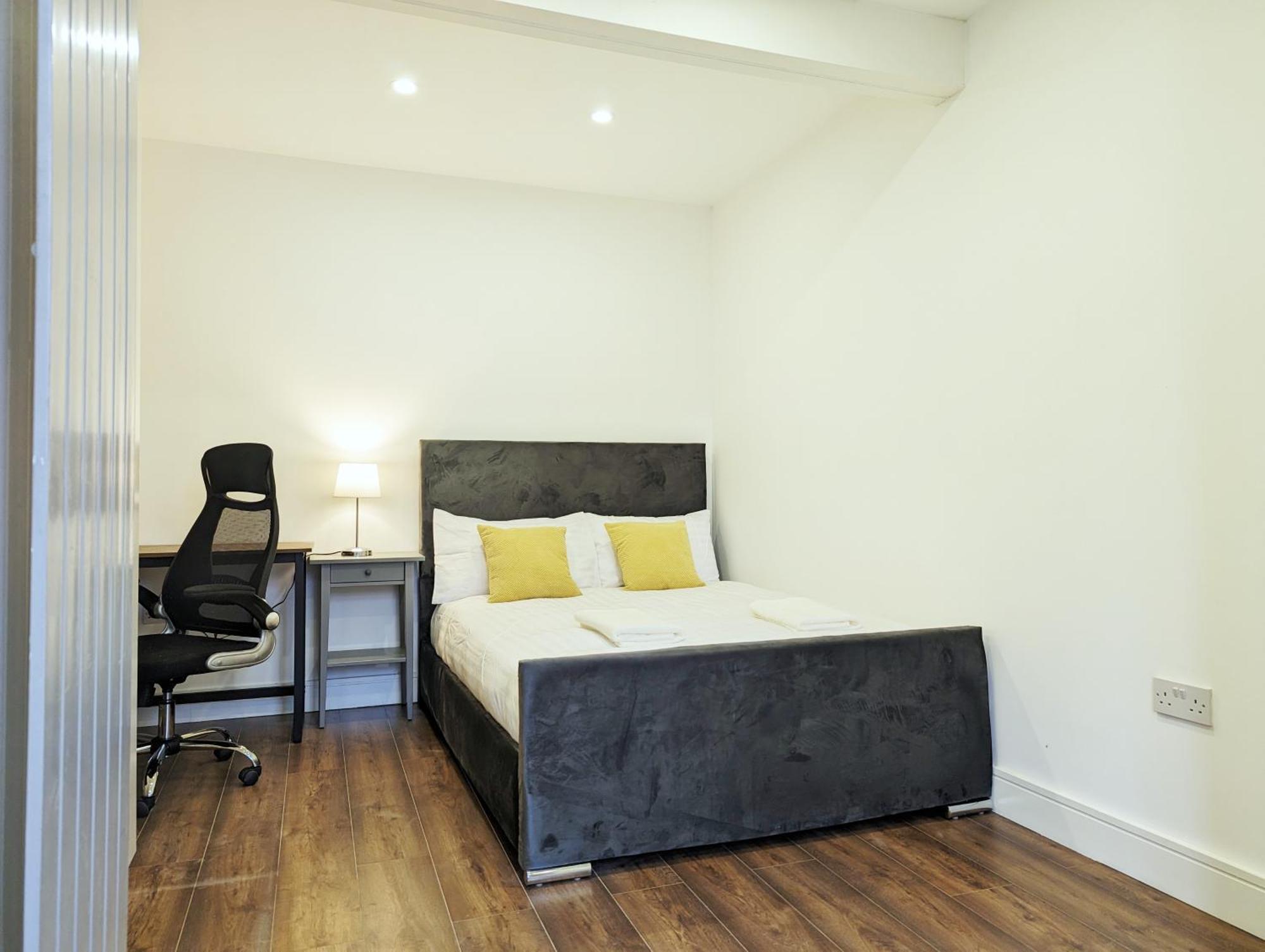 Holiday home Near City Centre Private Bath Free Parking