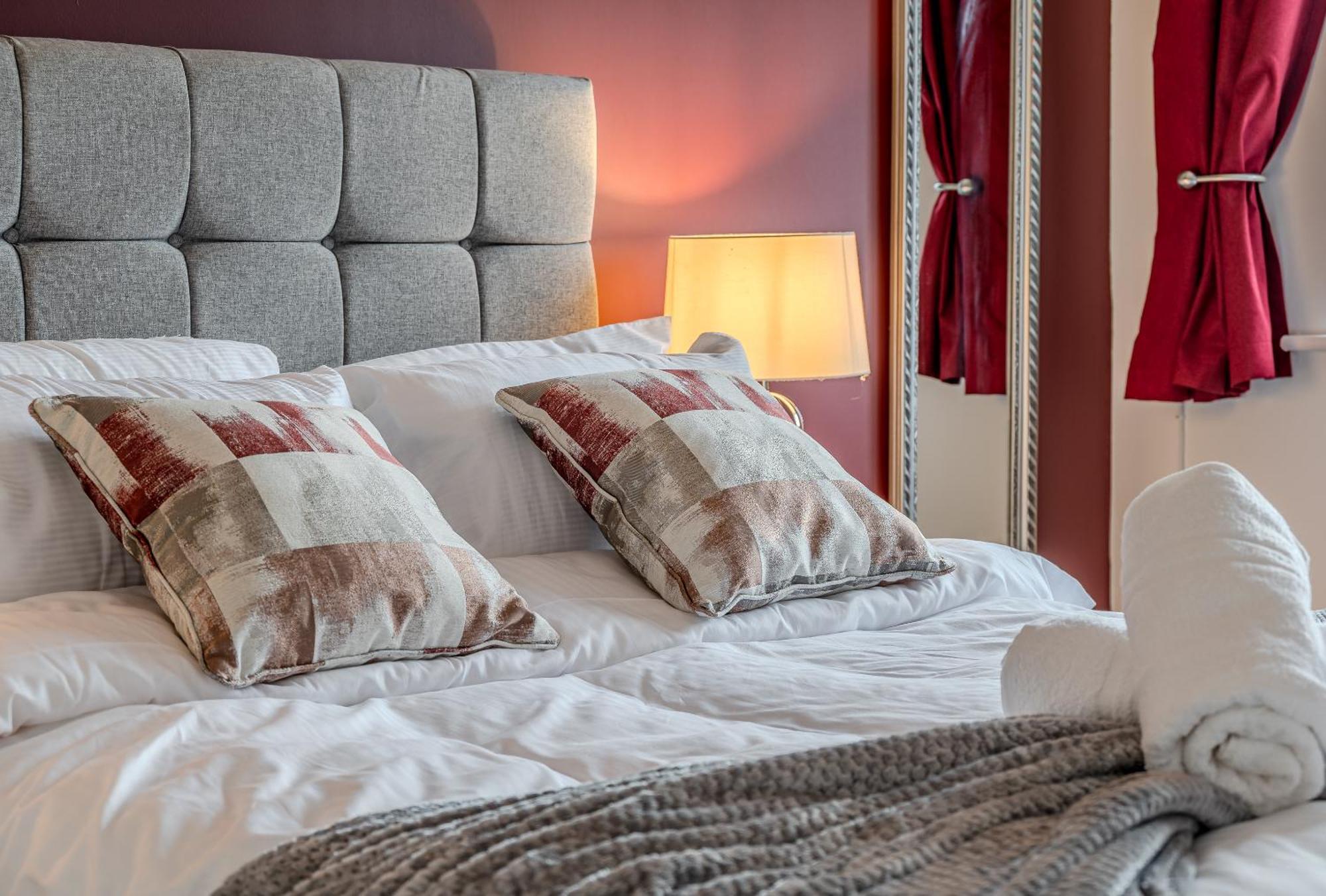 Quiet 3 Bed Hse, Sleeps 5 Free Prkg-3 Cars, 10mins, Contractor Friendly