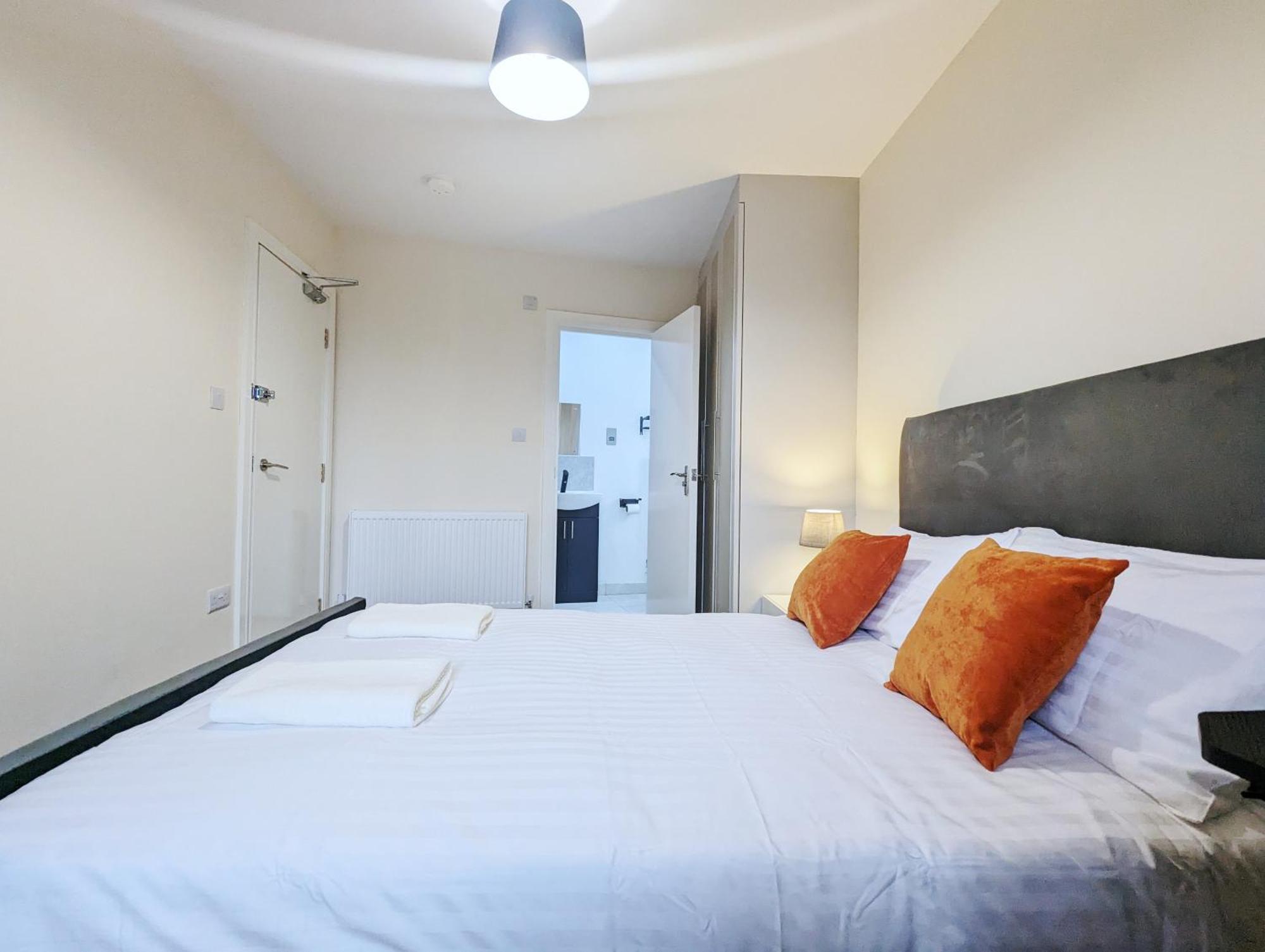 Near City Centre Private Bath Free Parking Holiday home