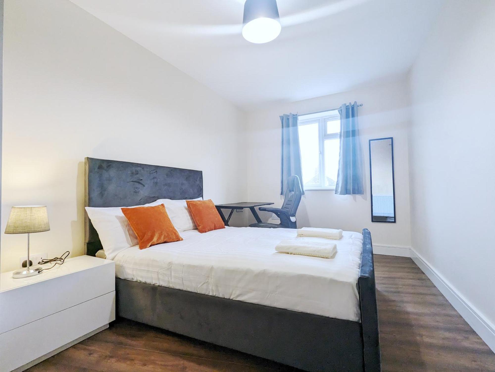 Holiday home Near City Centre Private Bath Free Parking *