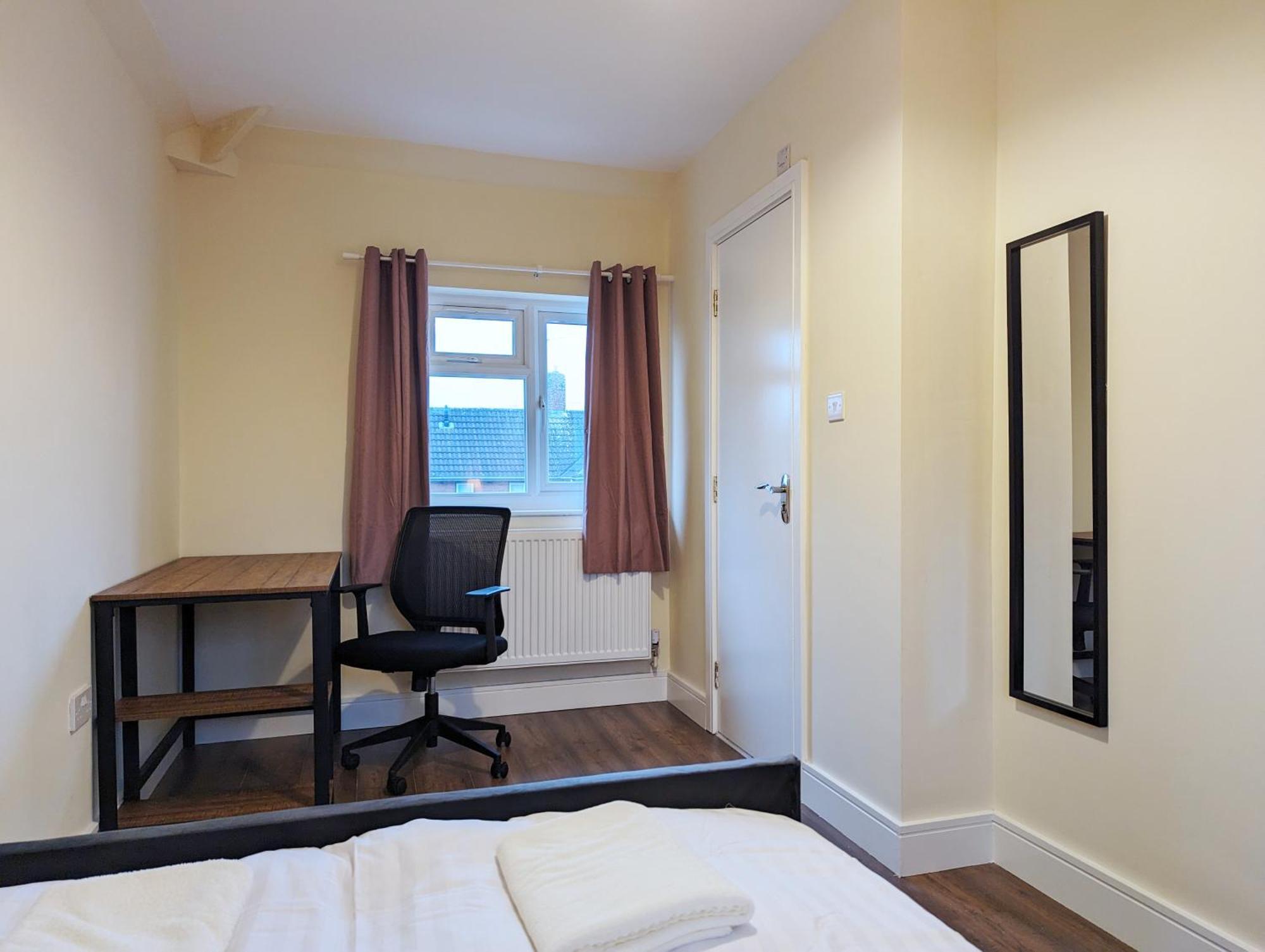 Holiday home Near City Centre Private Bath Free Parking *