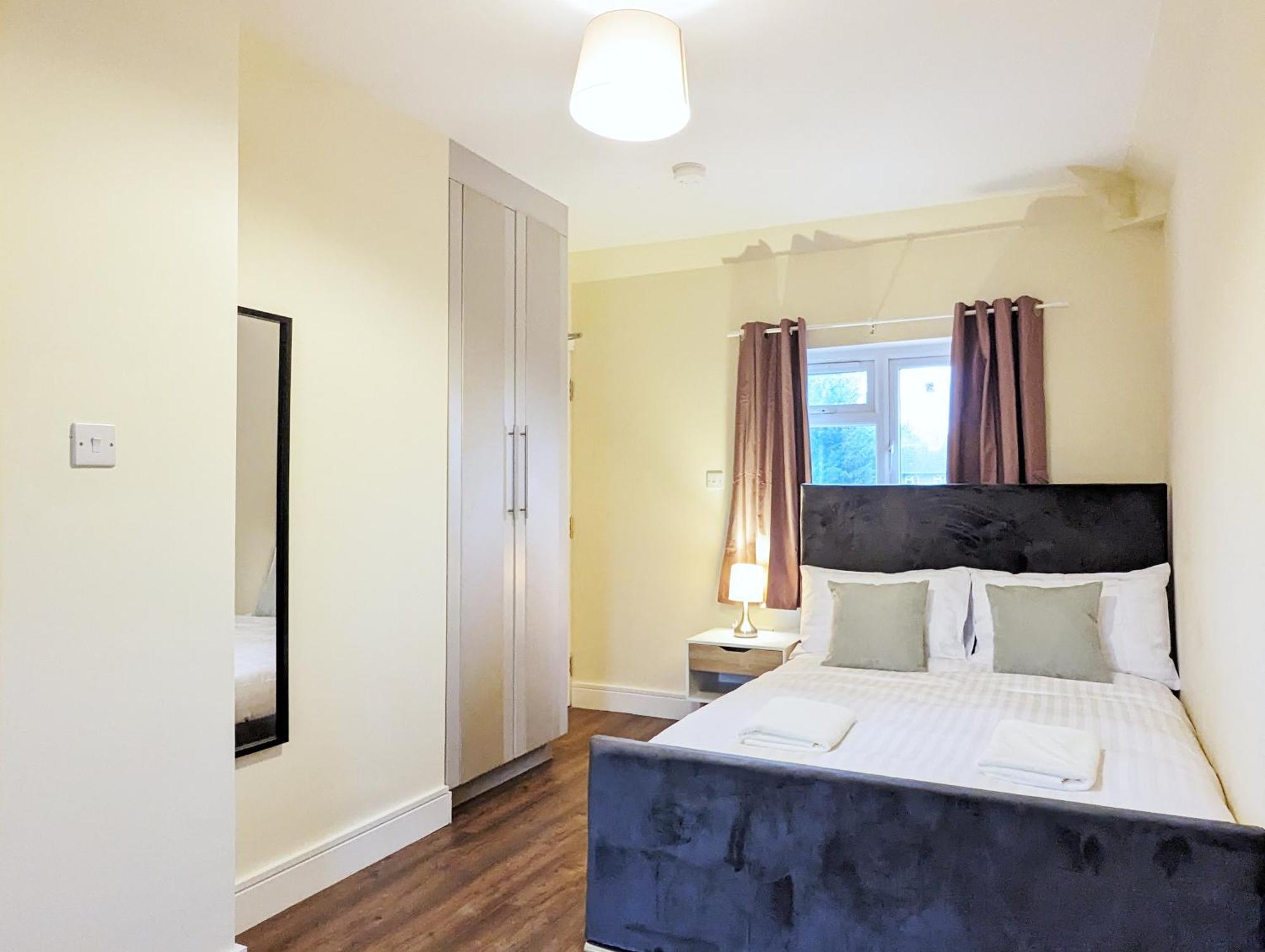Near City Centre Private Bath Free Parking Holiday home *