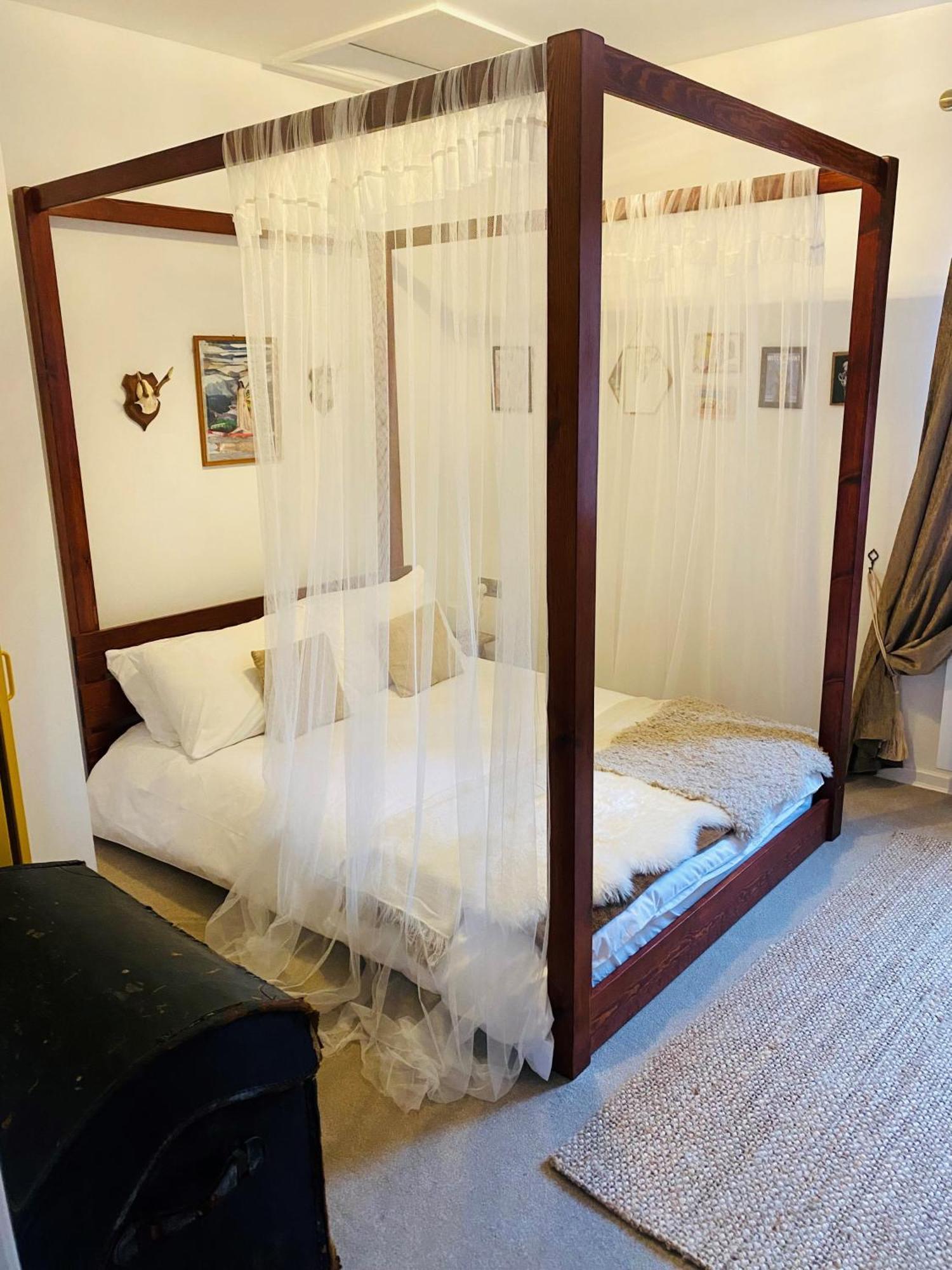 Quirky 10 Min Walk To With Free Parking *