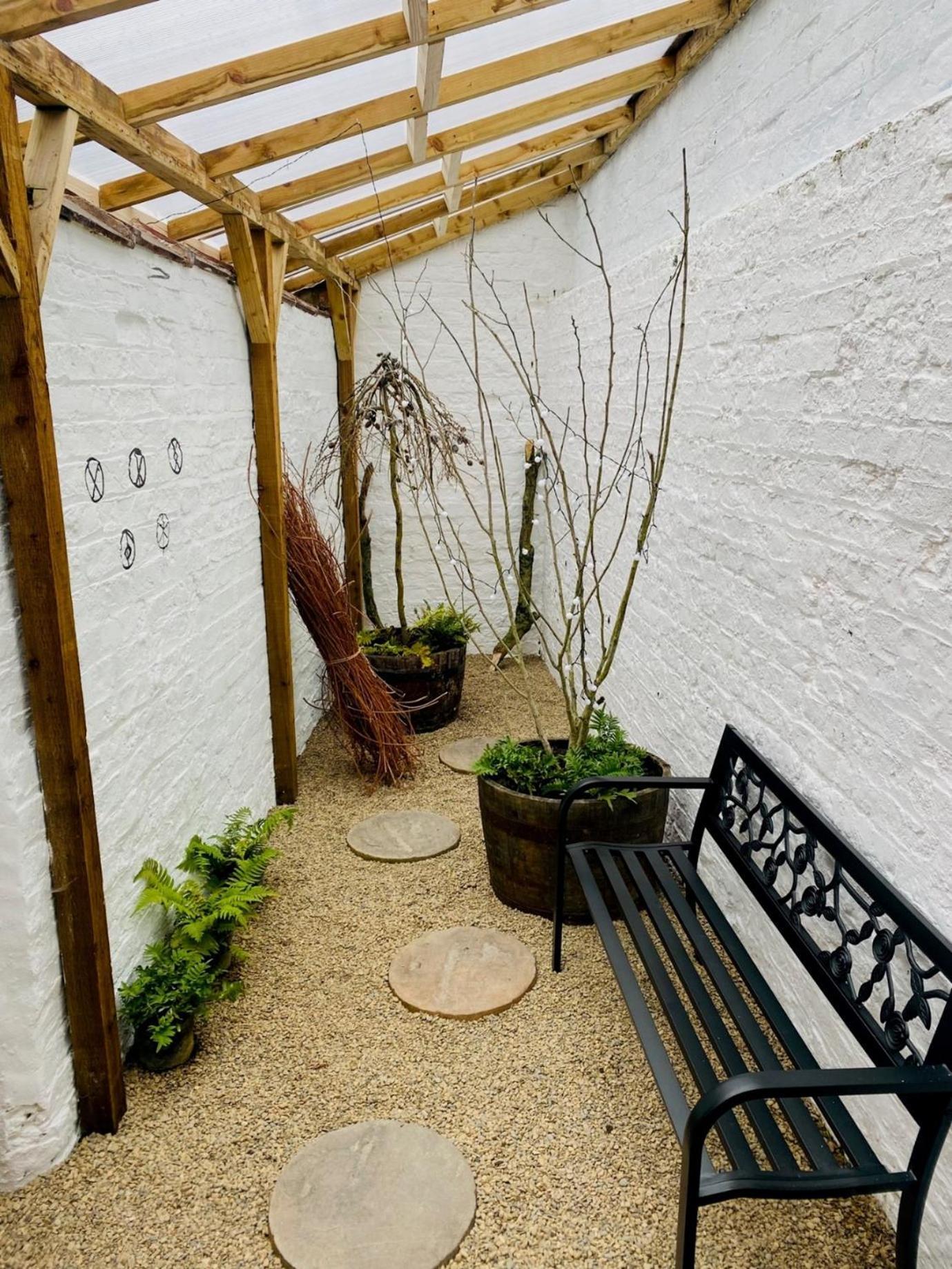 Quirky 10 Min Walk To With Free Parking