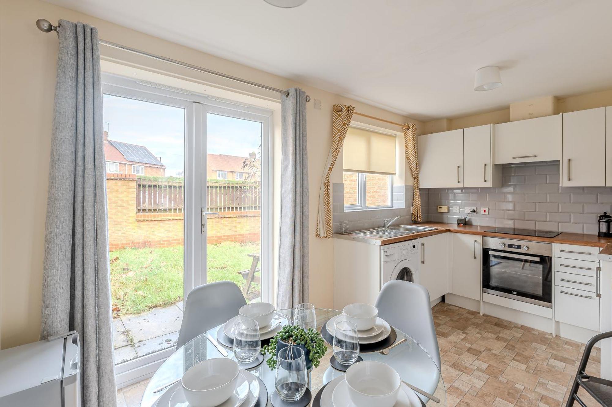 Quiet 3 Bed Hse, Sleeps 5 Free Prkg-3 Cars, 10mins, Contractor Friendly * York
