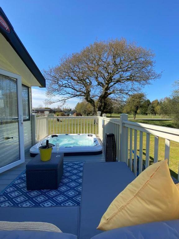 The Major Oak With Hot Tub Lodge