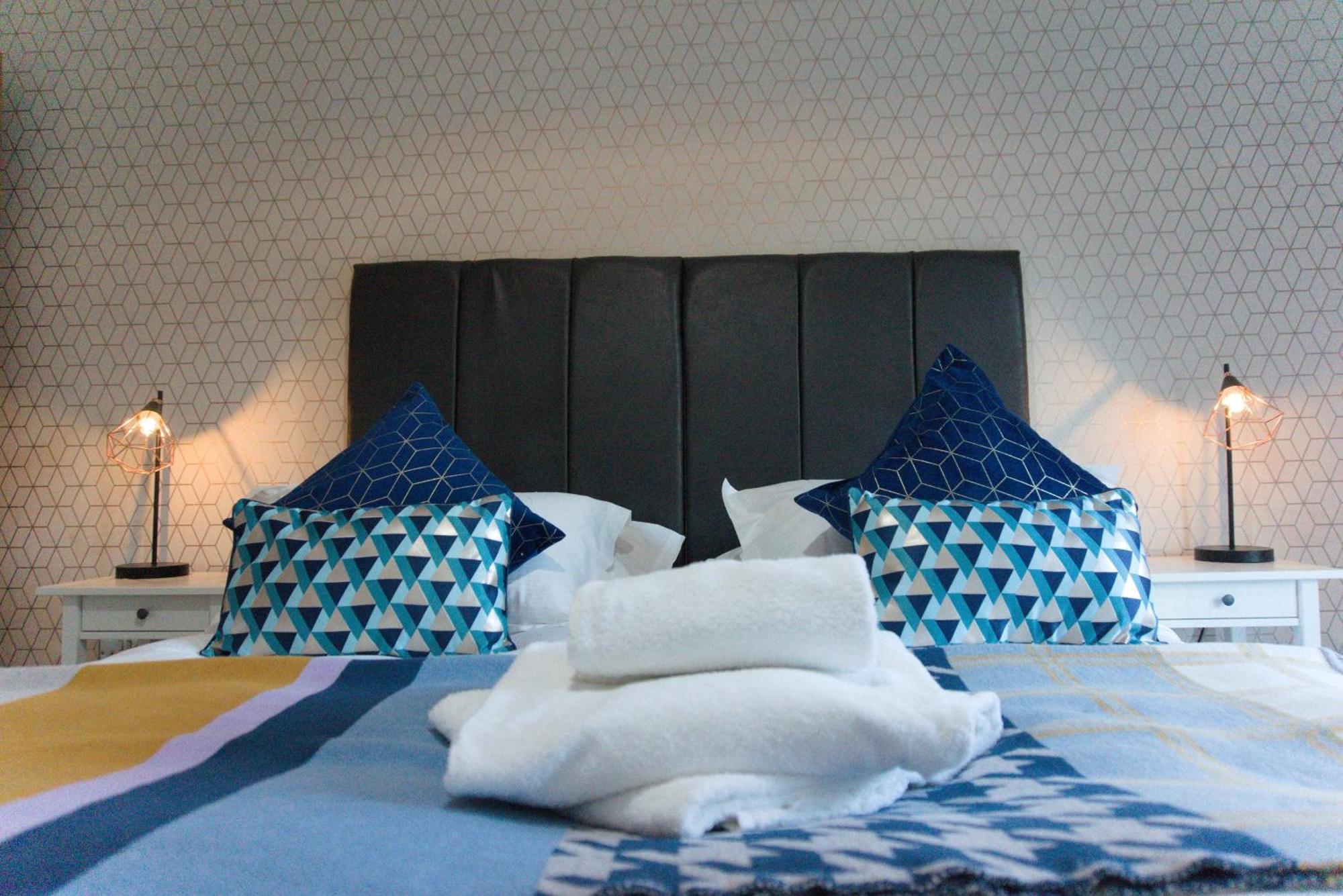 Domus, With Free Secure Parking On Site Apartment