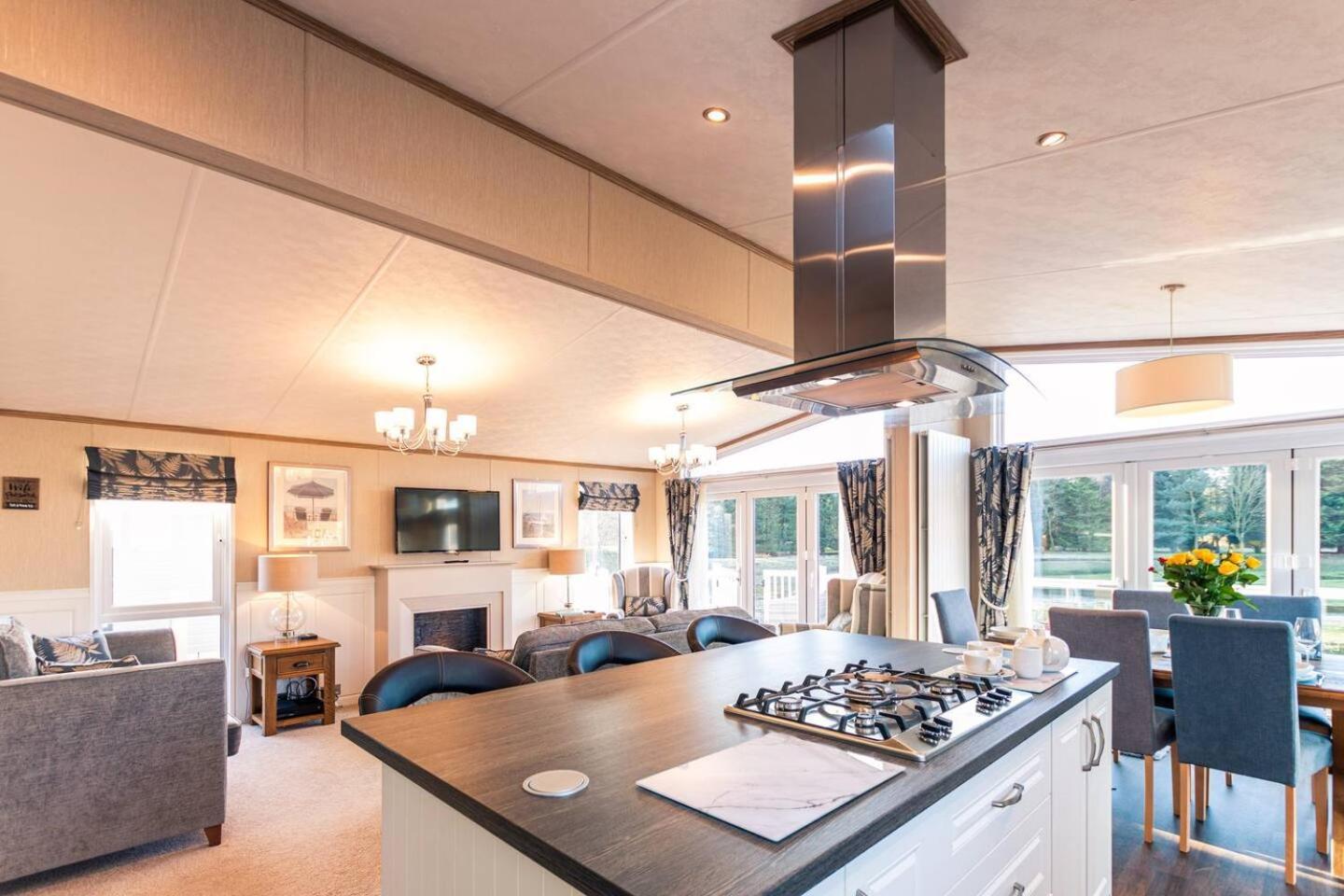 Lodge Lakeside Gem With Hot Tub York