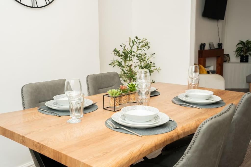 Stylish In - Free Wifi & Parking - Close To Racecourse & Centre *