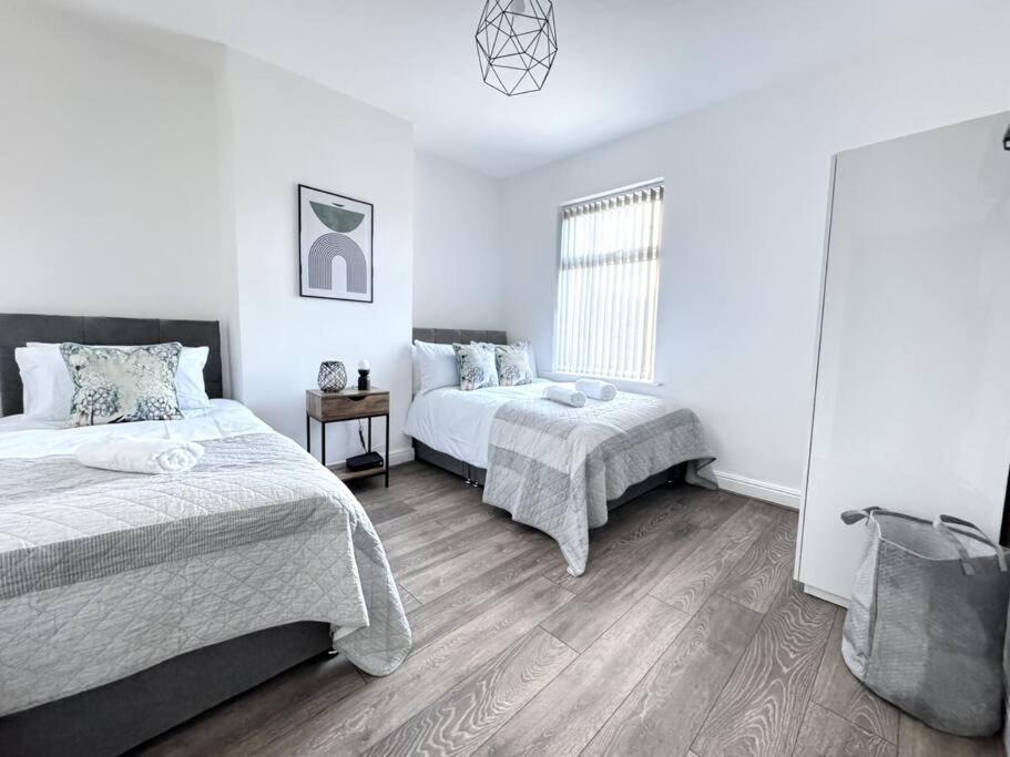 Apartment Stylish In - Free Wifi & Parking - Close To Racecourse & Centre