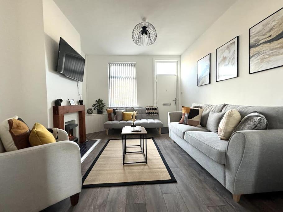 Stylish In - Free Wifi & Parking - Close To Racecourse & Centre Apartment *