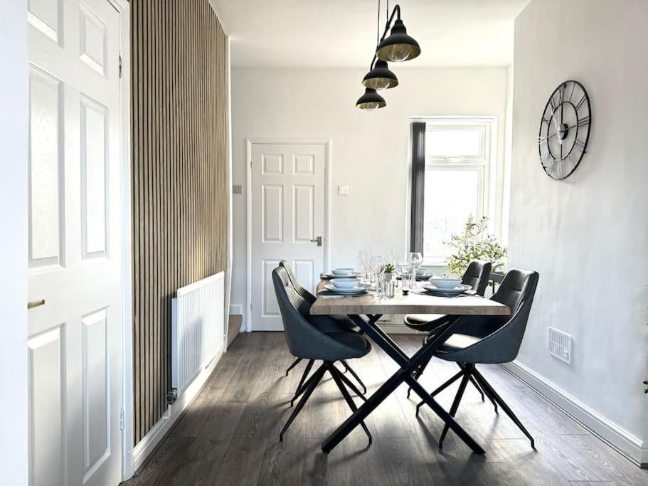 Stylish In - Free Wifi & Parking - Close To Racecourse & Centre Apartment *