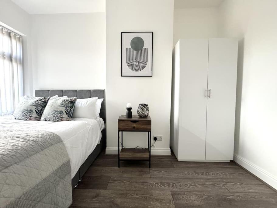 Stylish In - Free Wifi & Parking - Close To Racecourse & Centre Apartment York