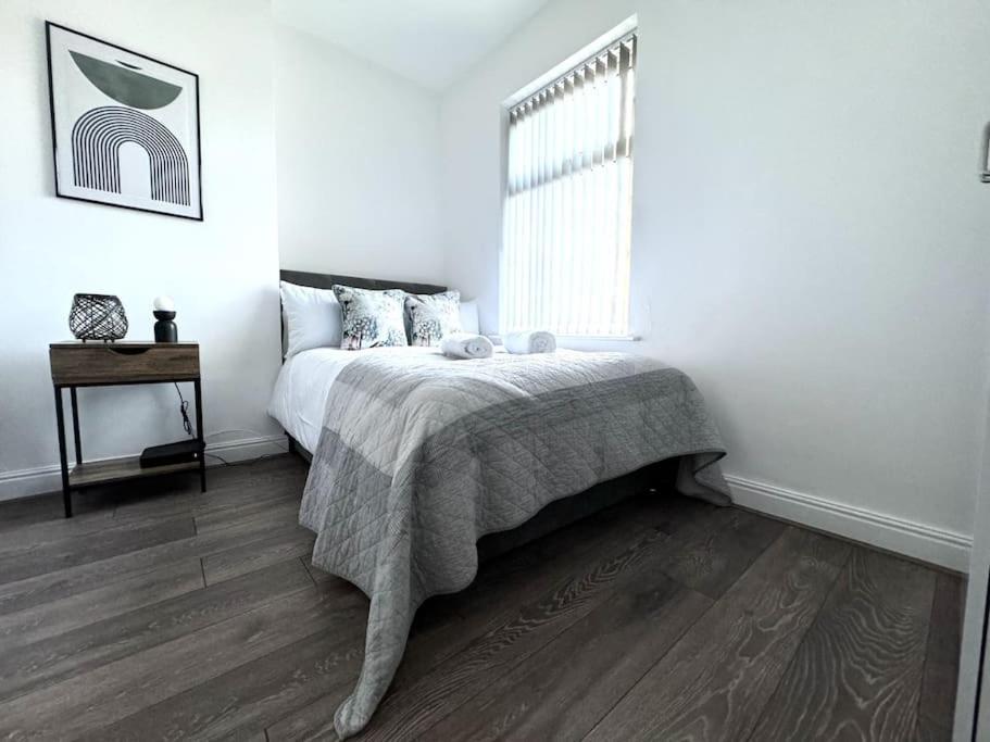 Stylish In - Free Wifi & Parking - Close To Racecourse & Centre Apartment *