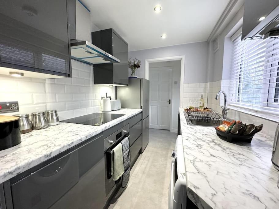 Apartment Stylish In - Free Wifi & Parking - Close To Racecourse & Centre York