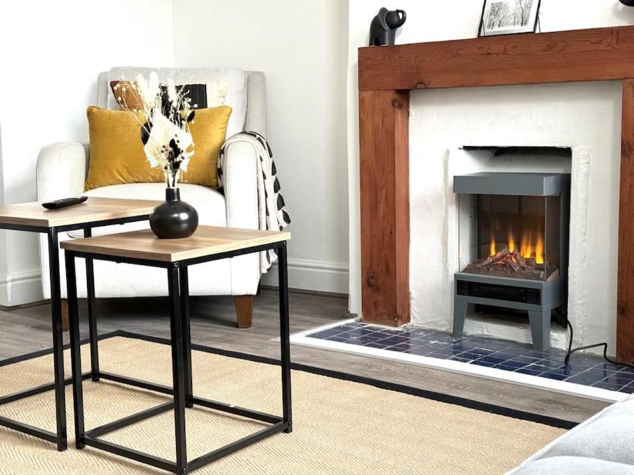 Apartment Stylish In - Free Wifi & Parking - Close To Racecourse & Centre
