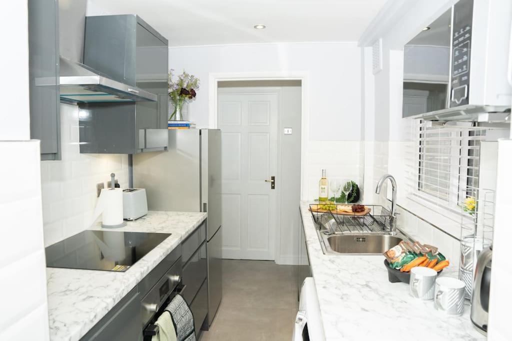 Stylish In - Free Wifi & Parking - Close To Racecourse & Centre Apartment York