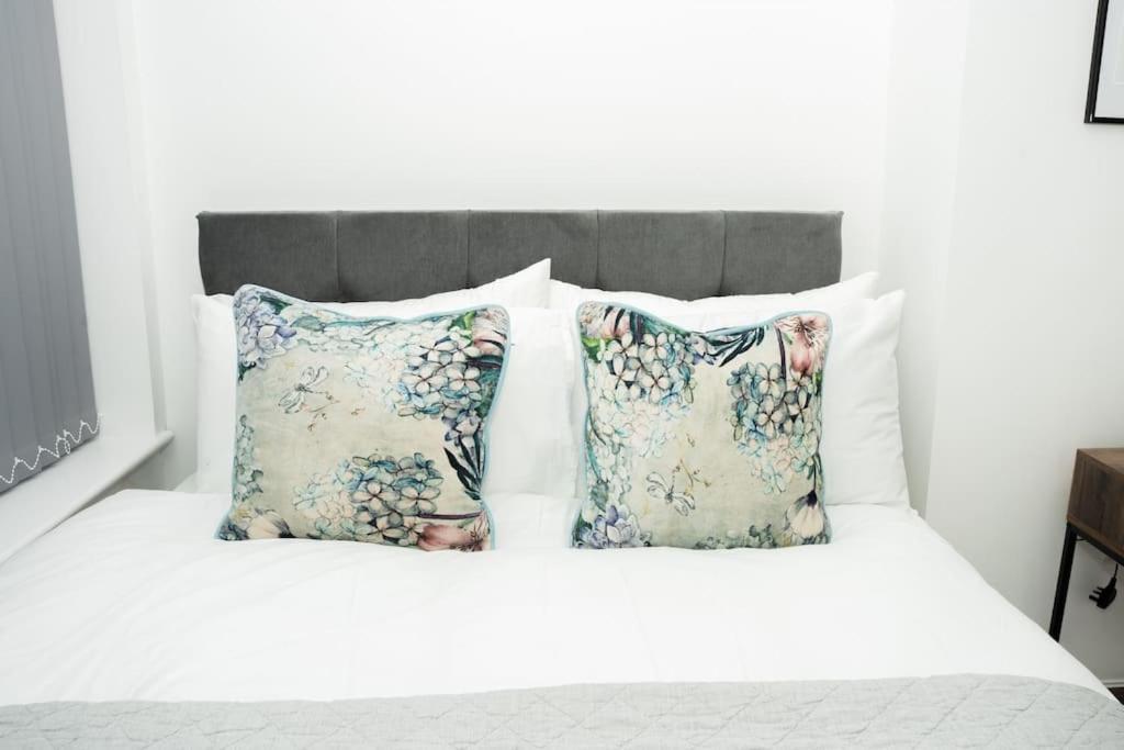 Stylish In - Free Wifi & Parking - Close To Racecourse & Centre Apartment *