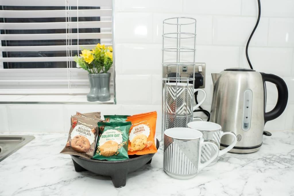 Apartment Stylish In - Free Wifi & Parking - Close To Racecourse & Centre