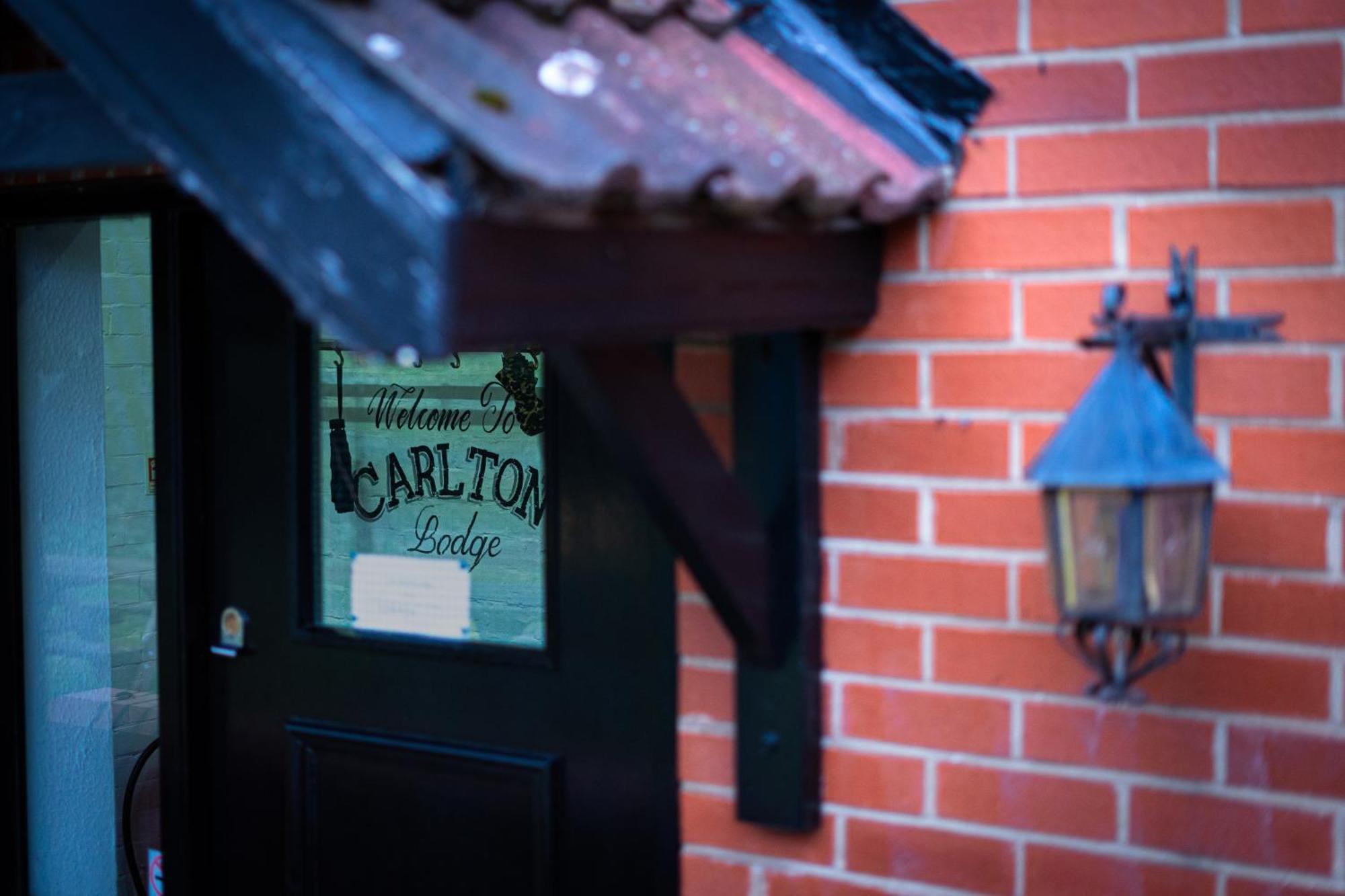 Lodge The At Carlton Tavern Free Parking *