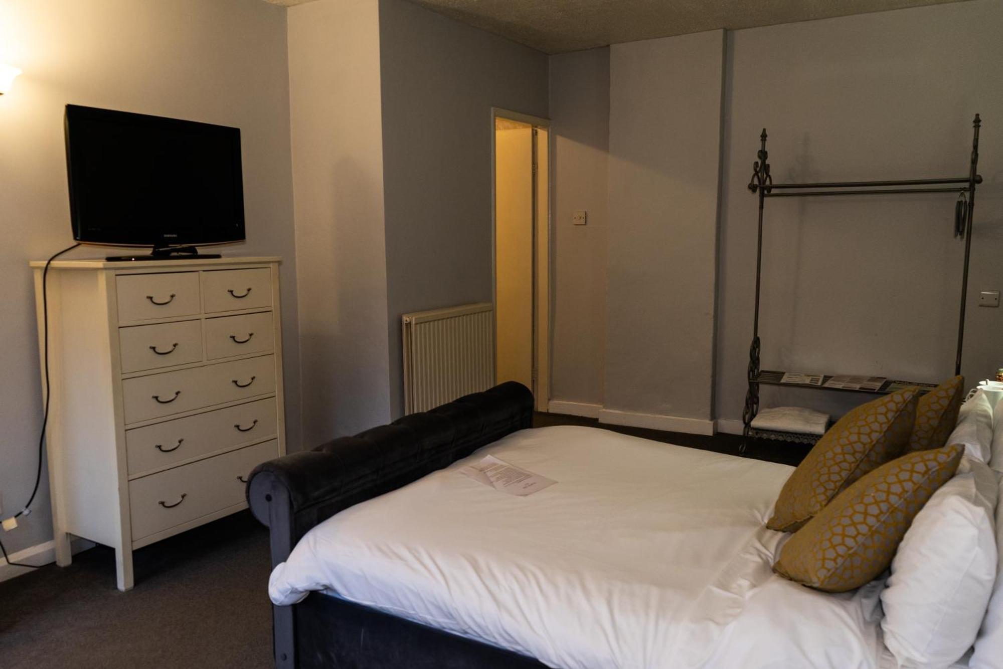 Lodge The At Carlton Tavern Free Parking *
