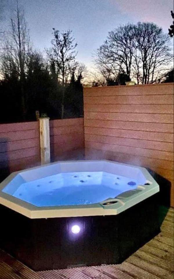 Oak 10 Hot Tub York