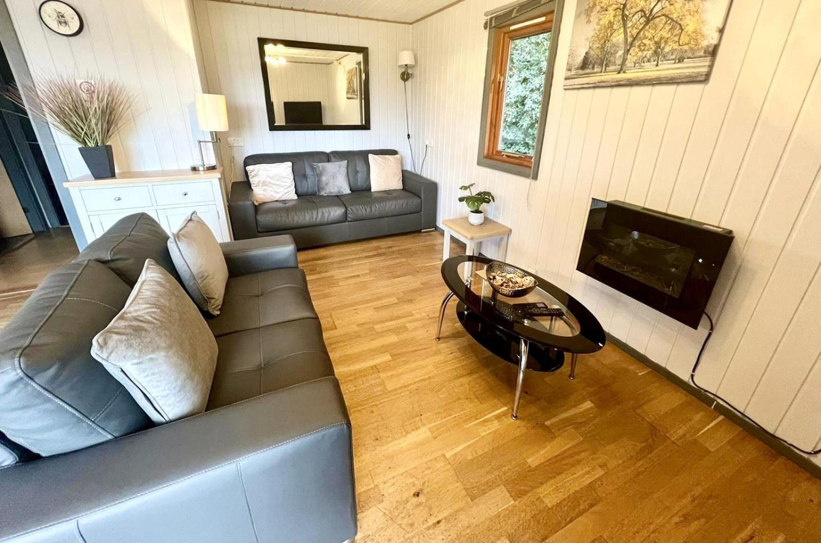 Beech 4 Hot Tub Holiday home York