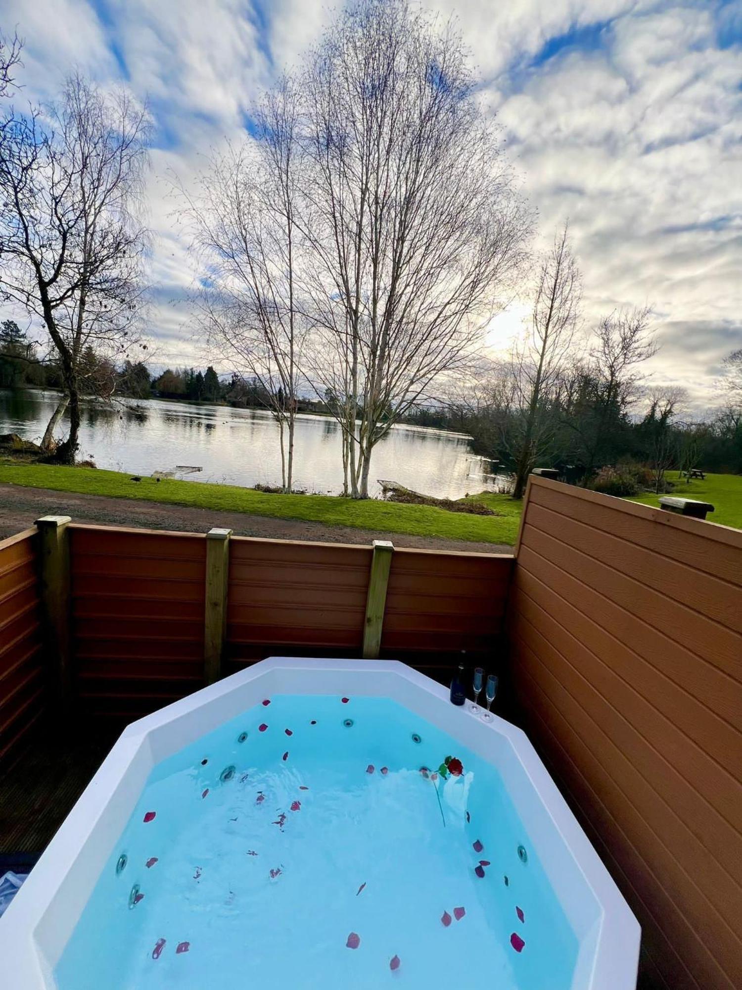 Oak 8 Hot Tub Holiday home York