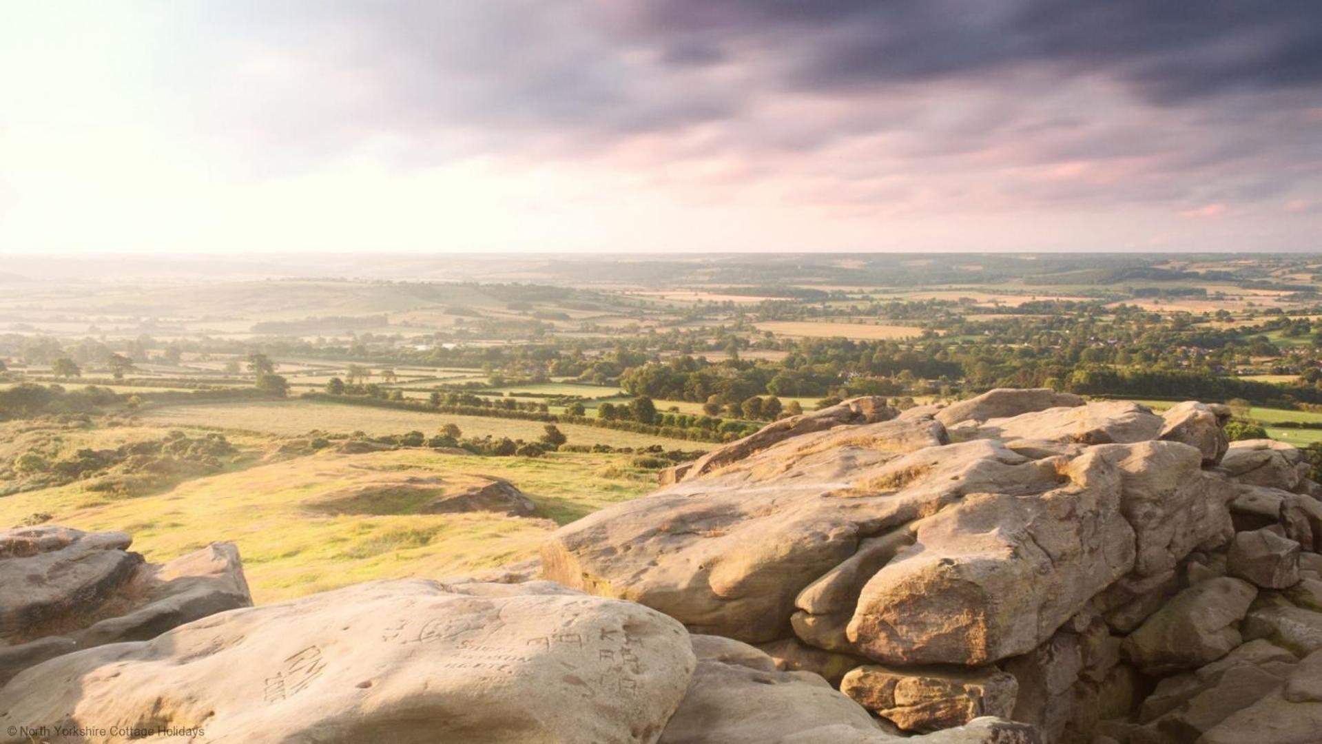 Picturesque Stone In The Heart Of North Yorkshire Village - Hideaway *