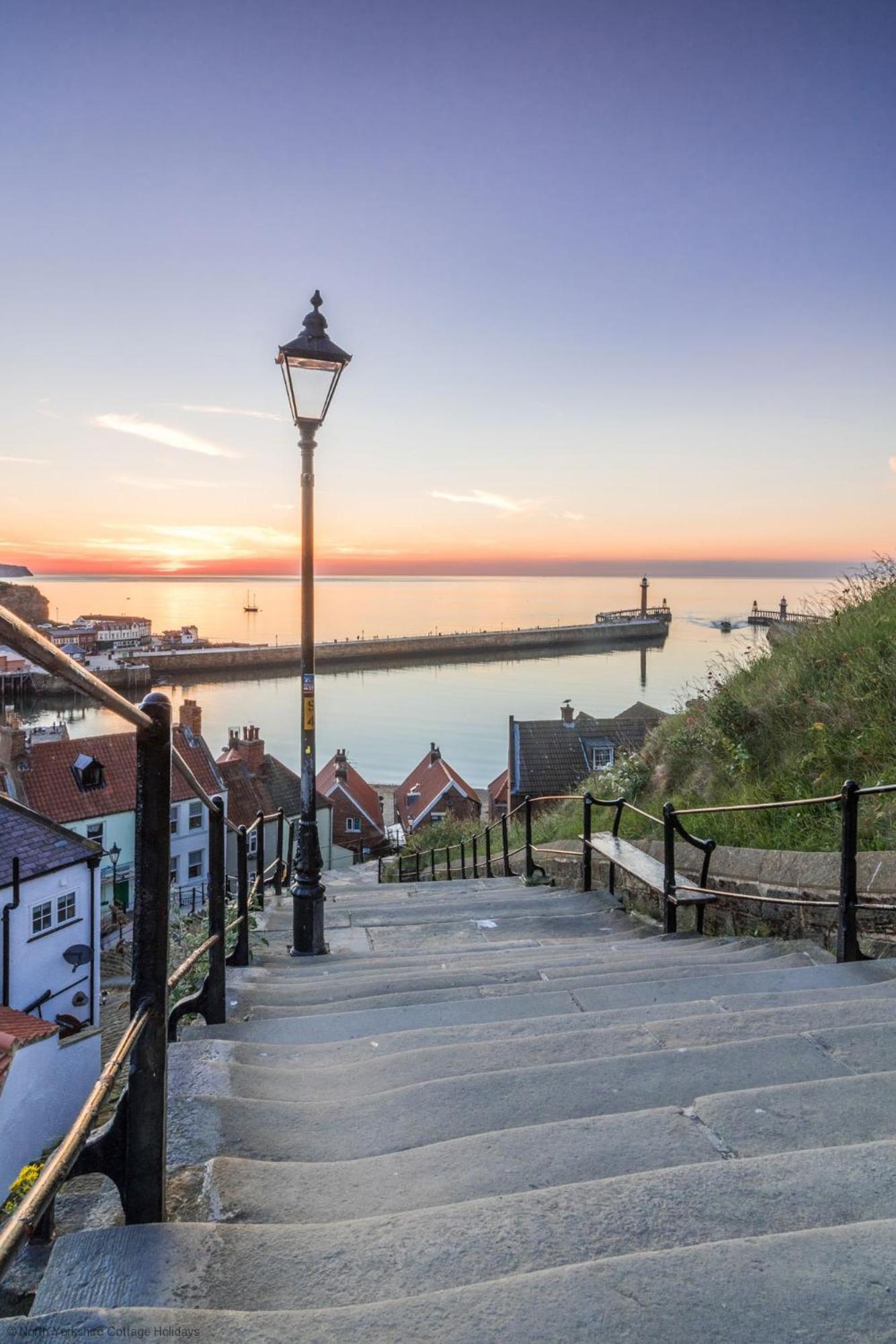 Picturesque Stone In The Heart Of North Yorkshire Village - Hideaway Holiday home