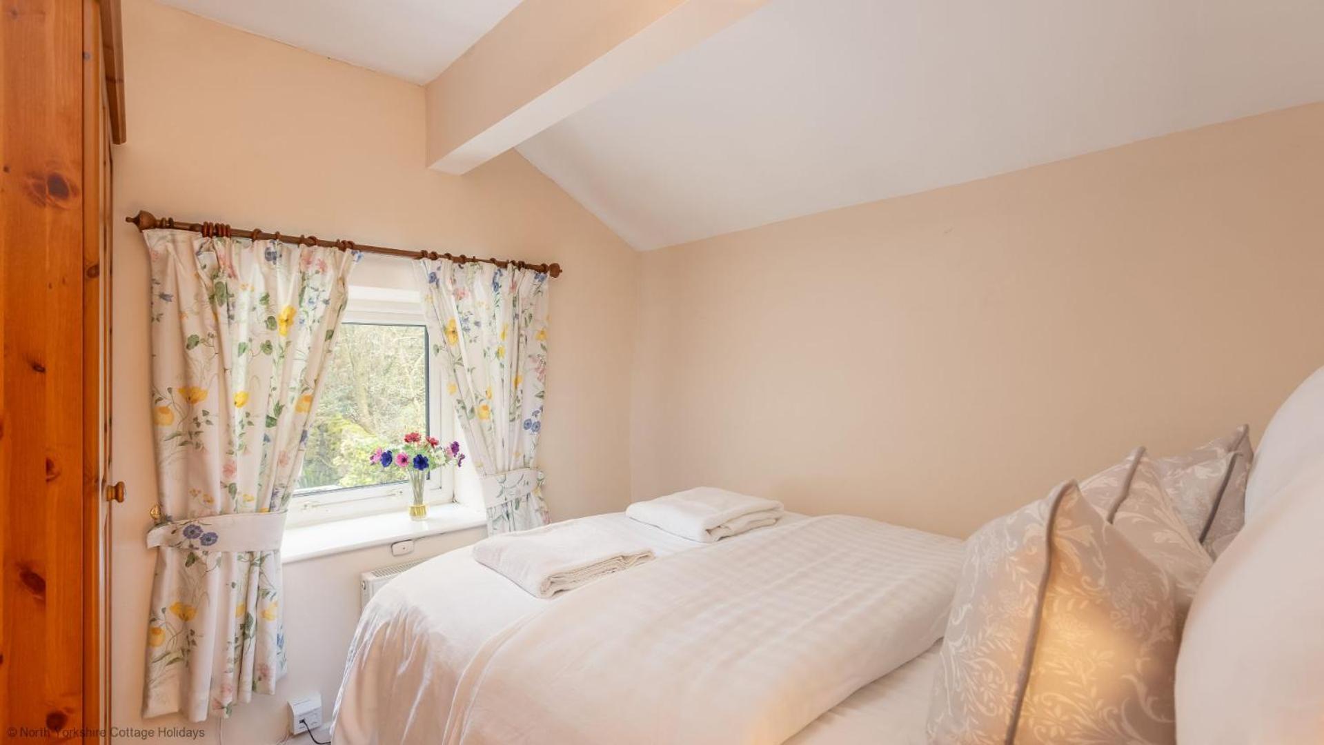 Picturesque Stone In The Heart Of North Yorkshire Village - Hideaway Holiday home
