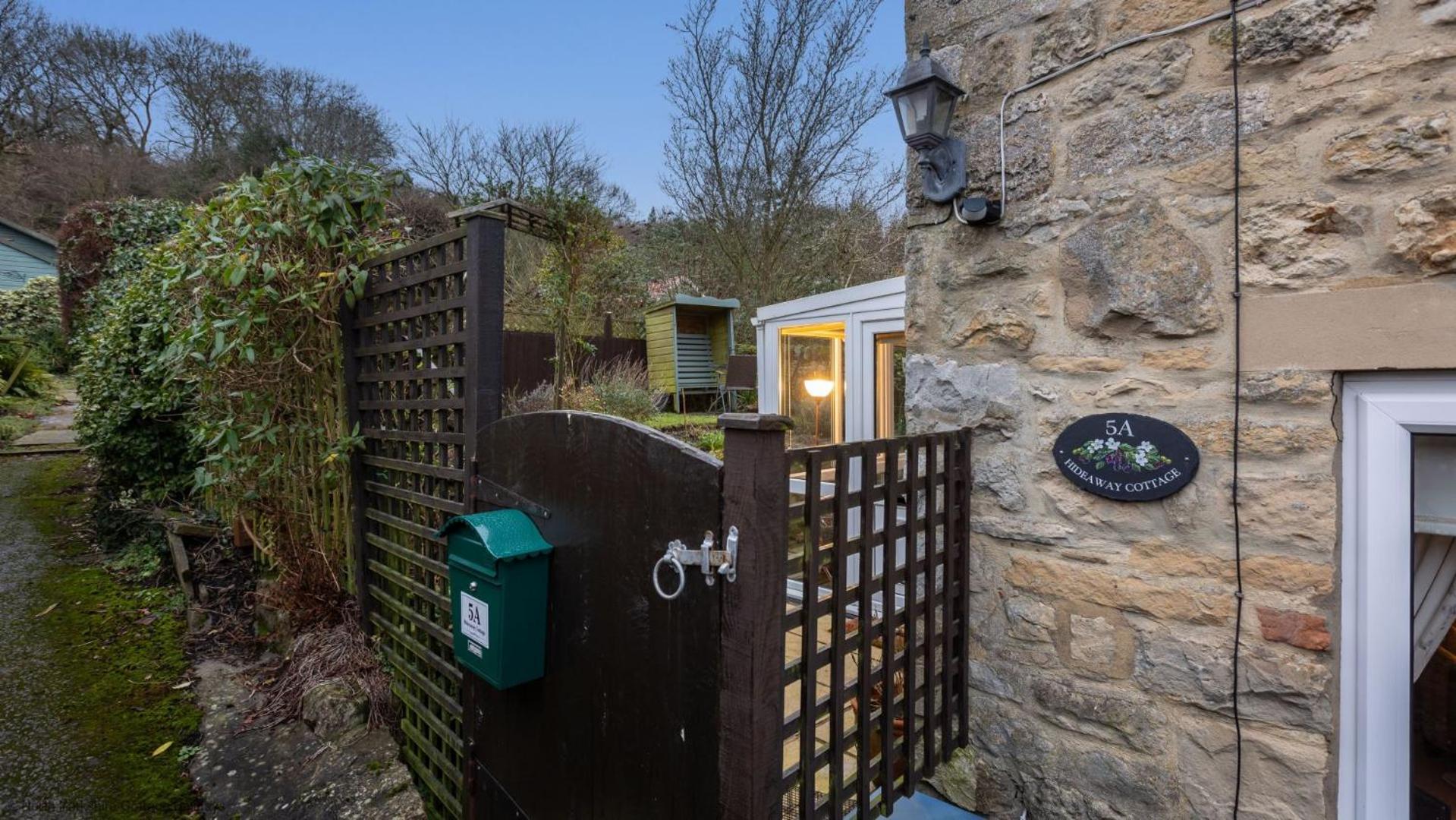 Holiday home Picturesque Stone In The Heart Of North Yorkshire Village - Hideaway *