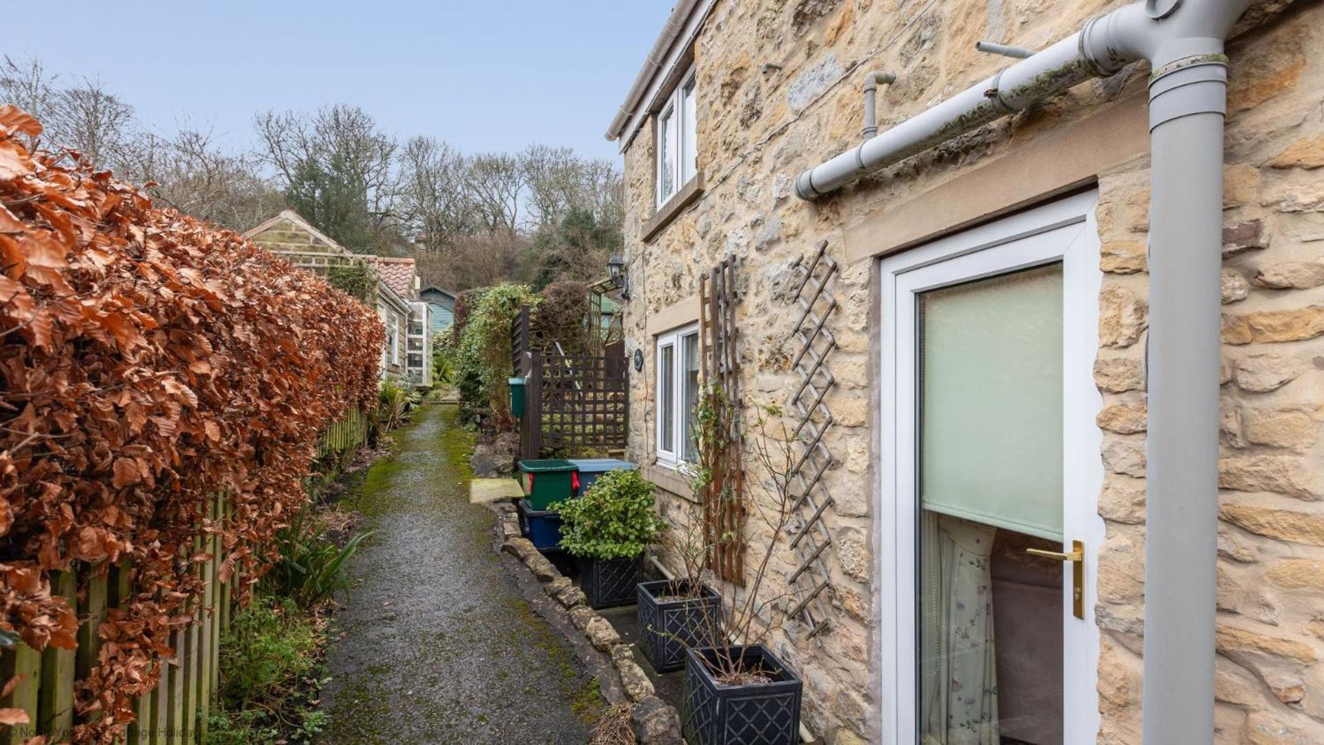 Holiday home Picturesque Stone In The Heart Of North Yorkshire Village - Hideaway