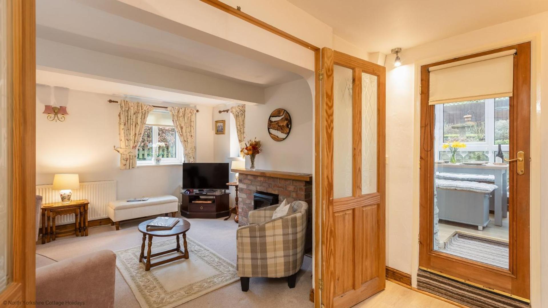 Picturesque Stone In The Heart Of North Yorkshire Village - Hideaway