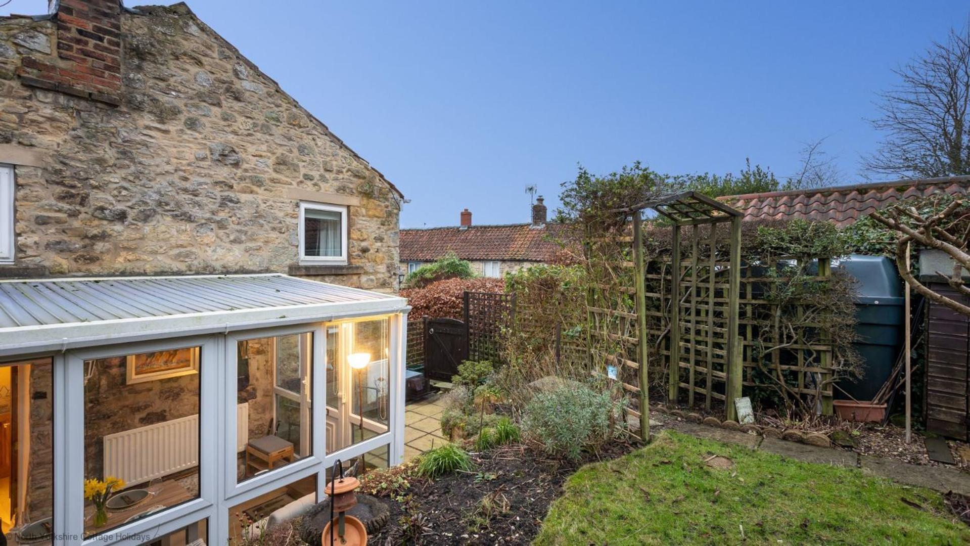 Picturesque Stone In The Heart Of North Yorkshire Village - Hideaway Holiday home York