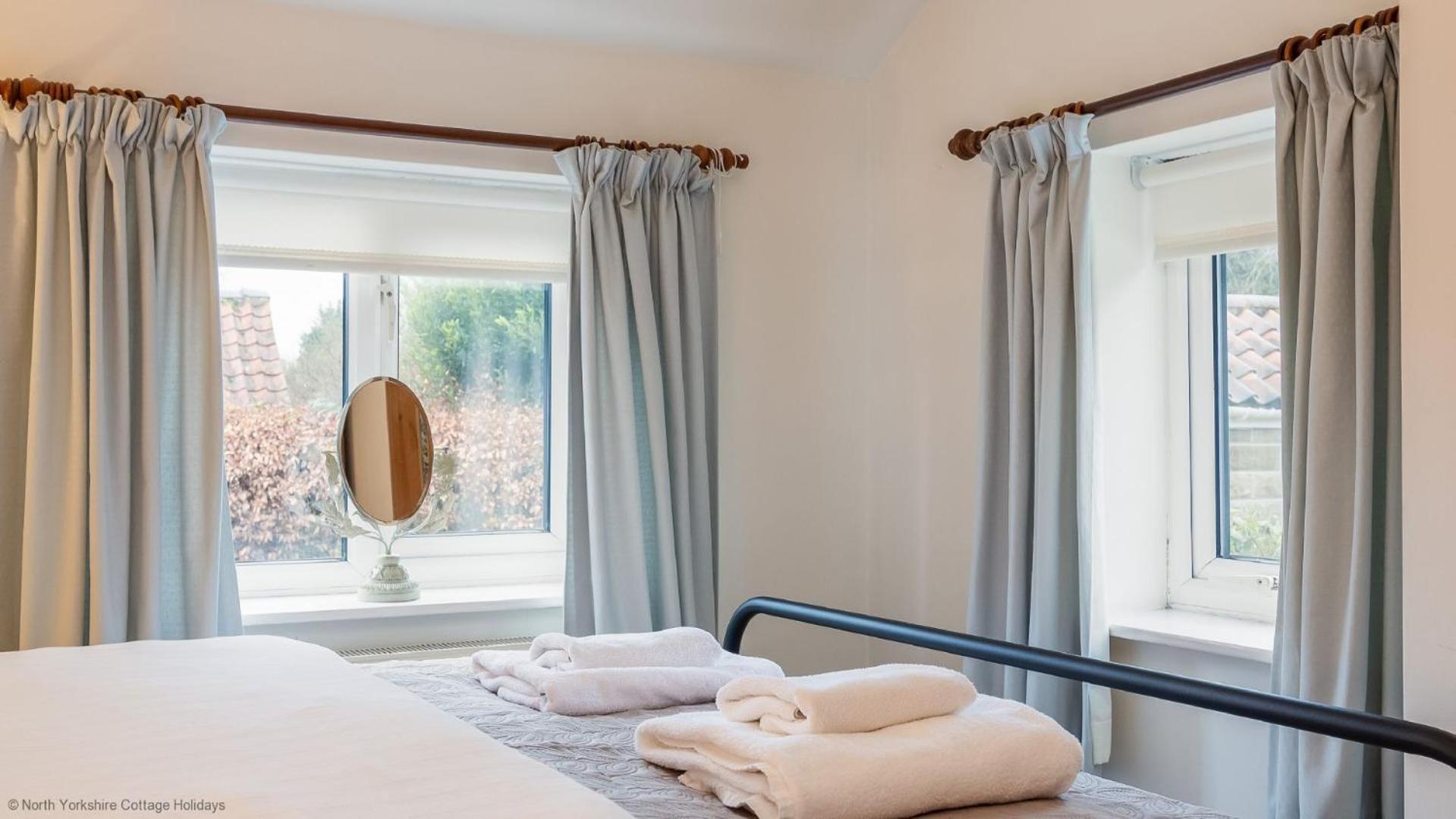 Picturesque Stone In The Heart Of North Yorkshire Village - Hideaway Holiday home
