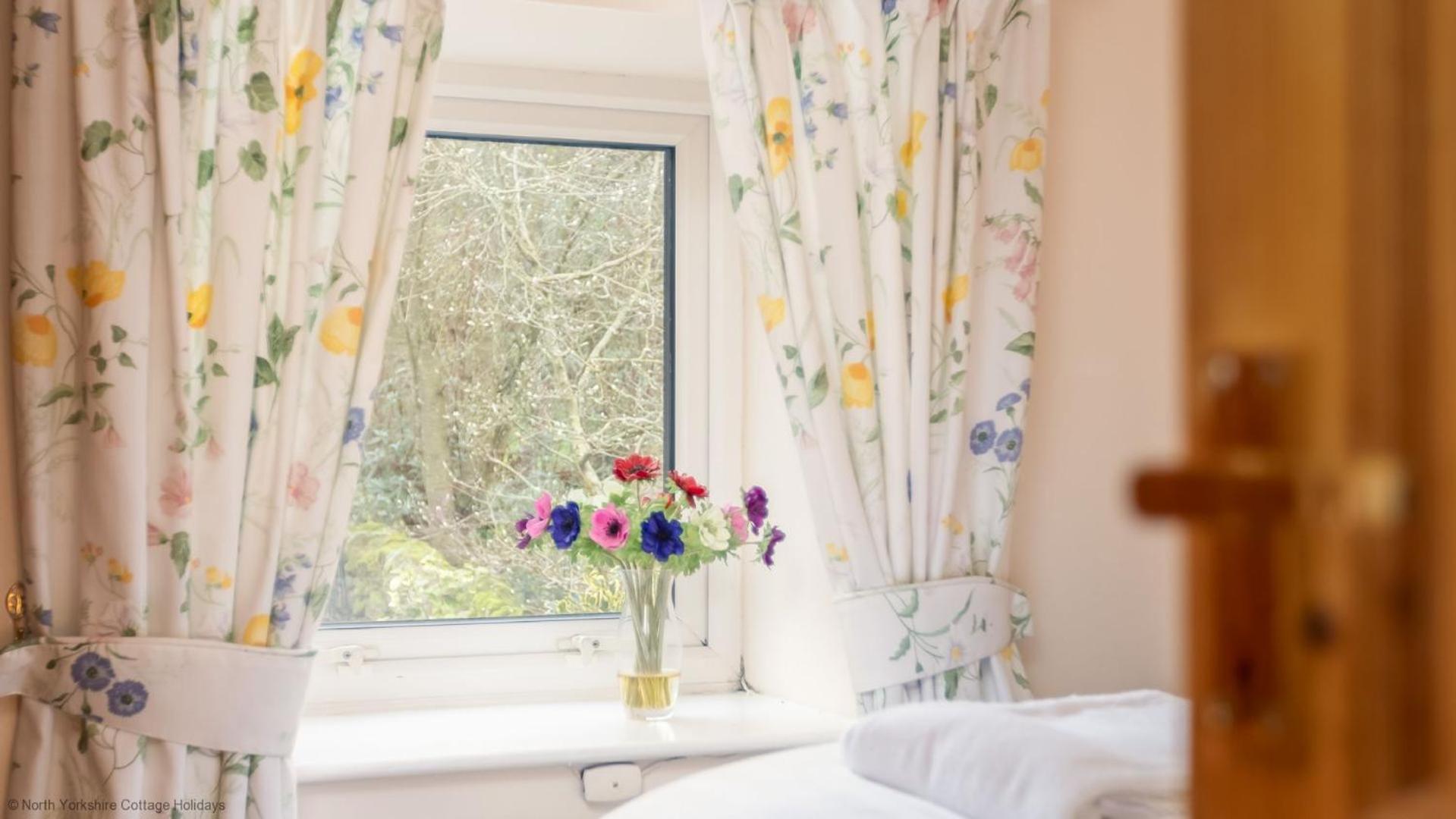 Picturesque Stone In The Heart Of North Yorkshire Village - Hideaway Holiday home York