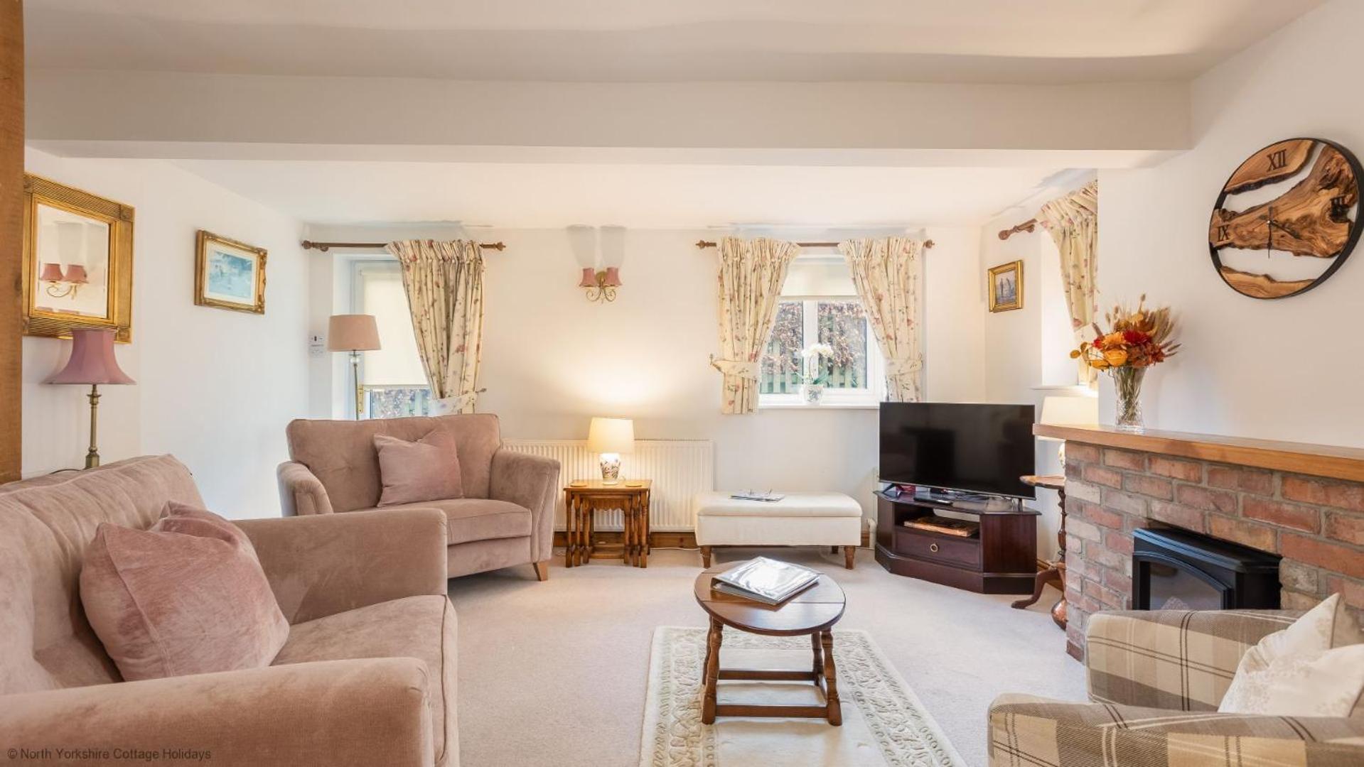 Picturesque Stone In The Heart Of North Yorkshire Village - Hideaway Holiday home