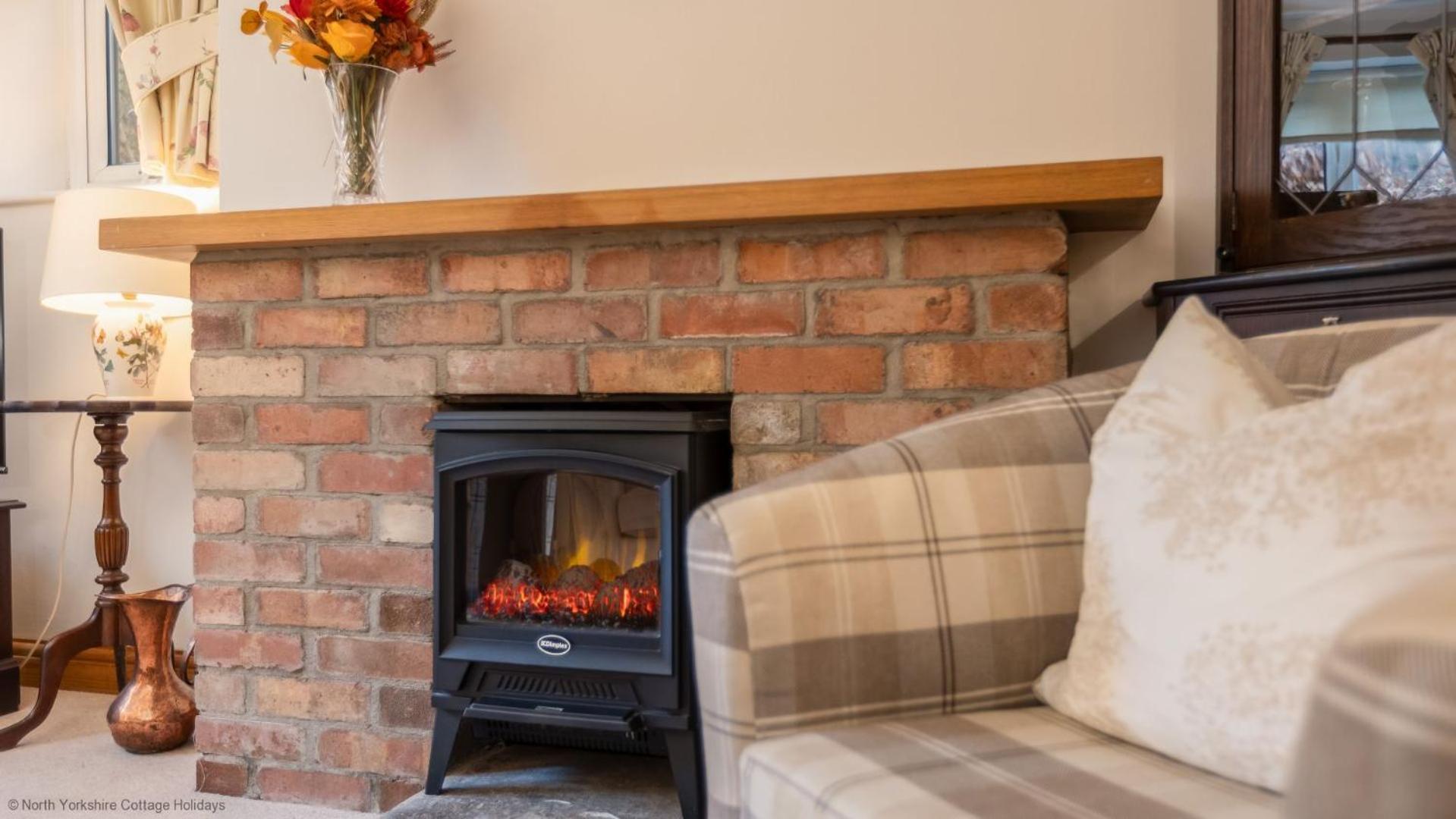 Picturesque Stone In The Heart Of North Yorkshire Village - Hideaway *